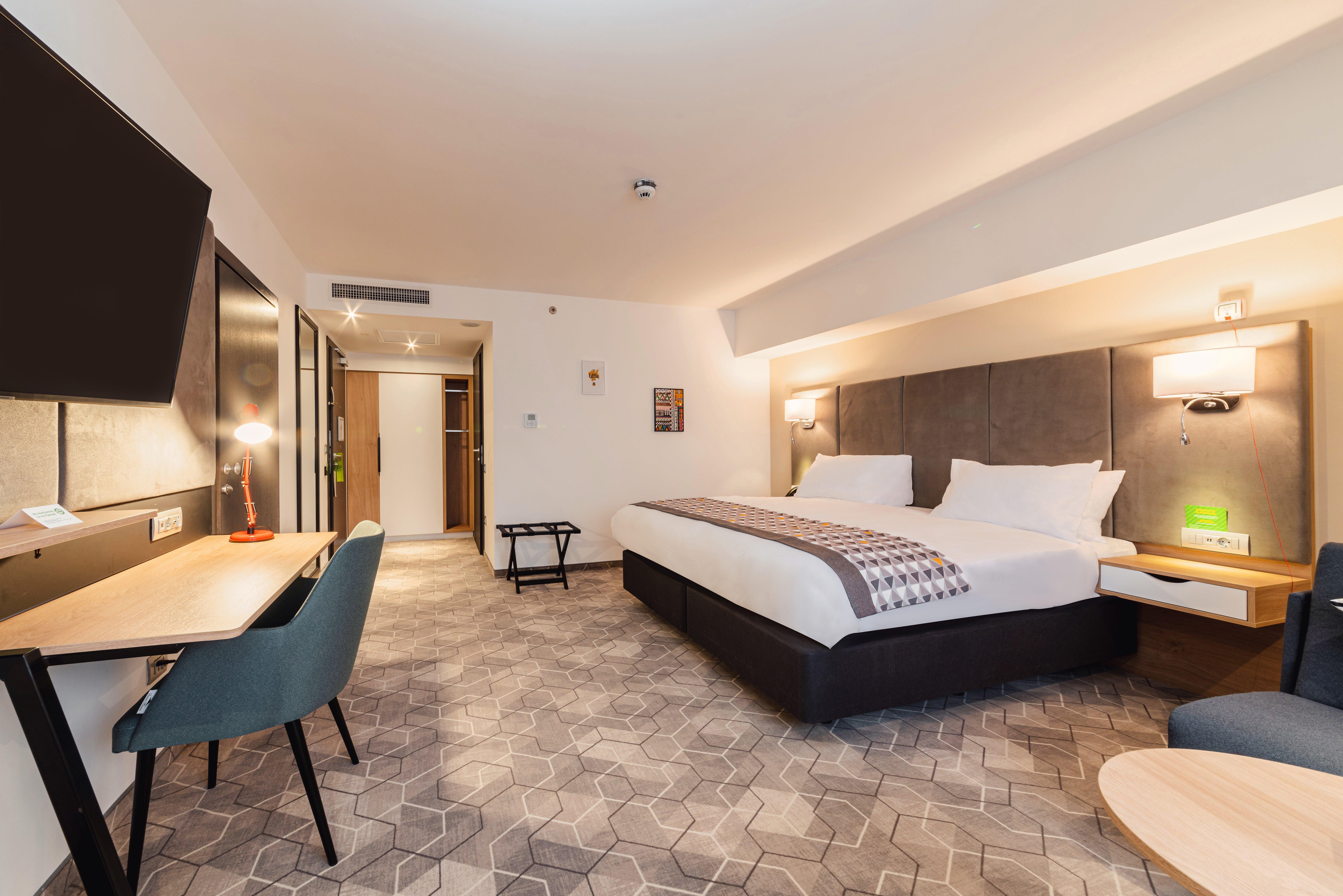 Double Accessible King Size Bed