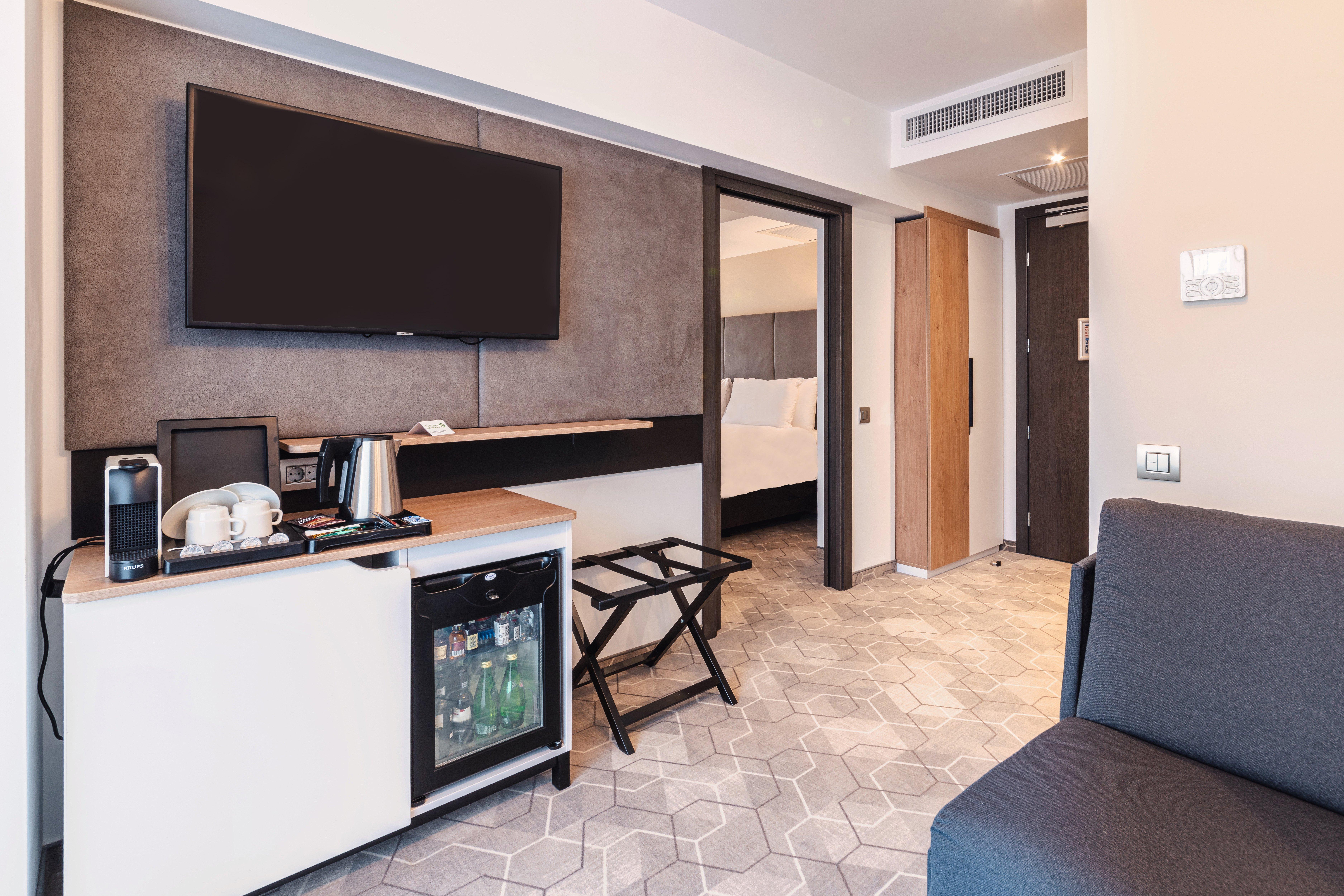 Suite City View King Bed