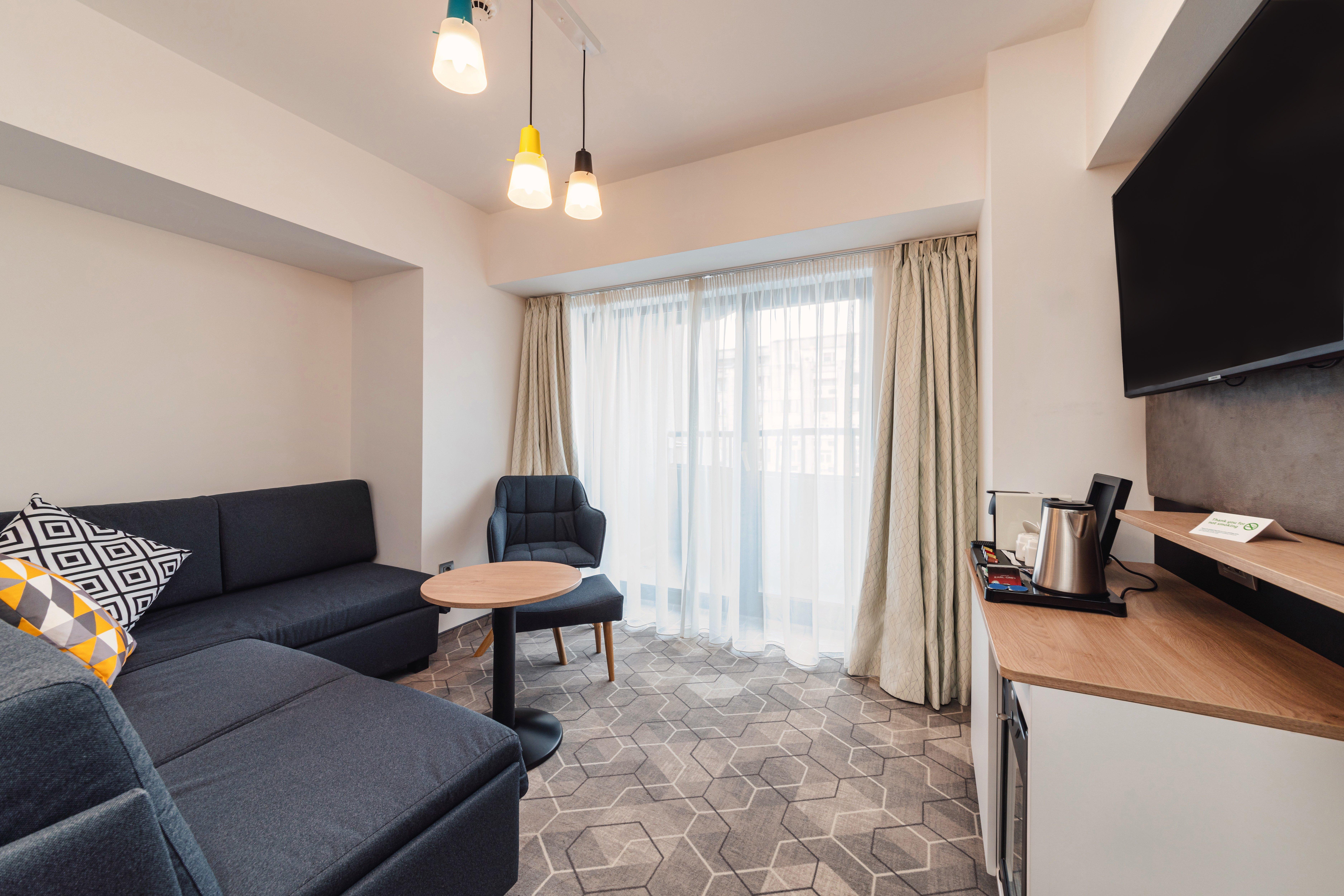 Suite City View King Bed