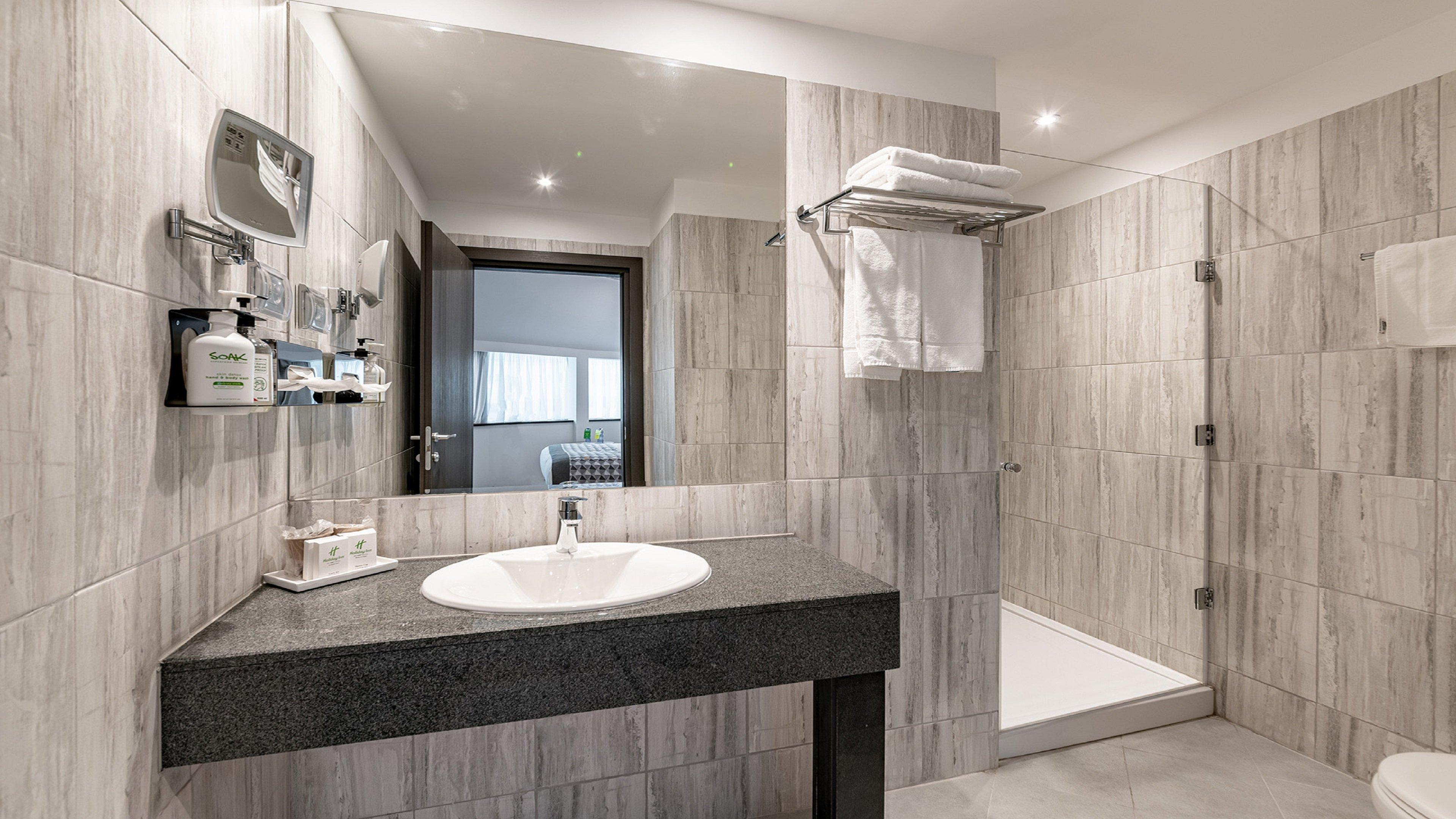 Suite City View King Bed