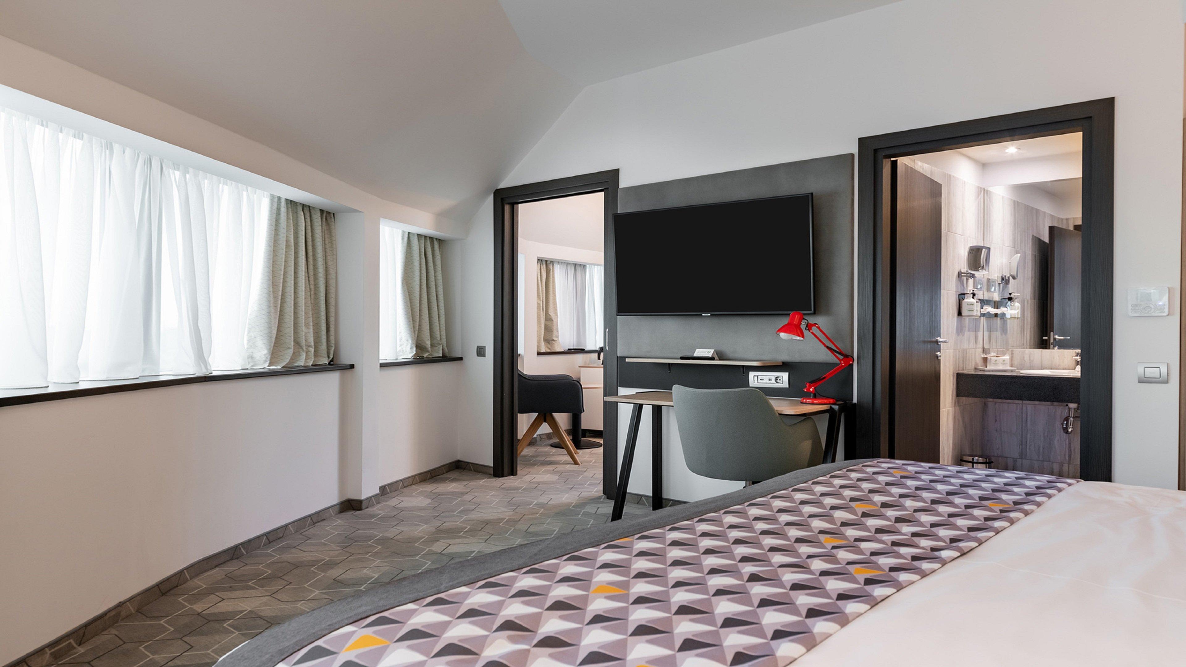 Suite City View King Bed