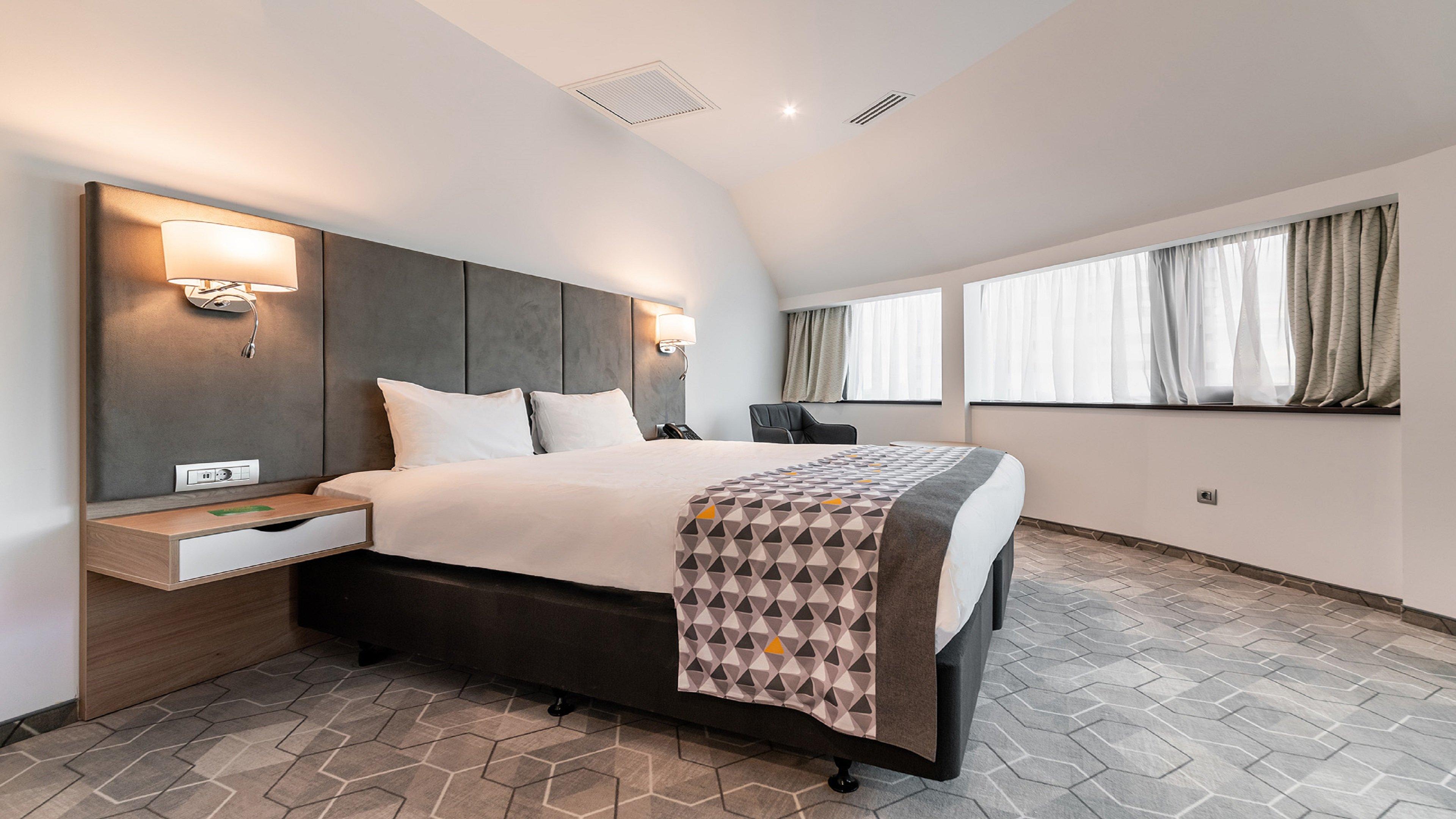 Suite City View King Bed