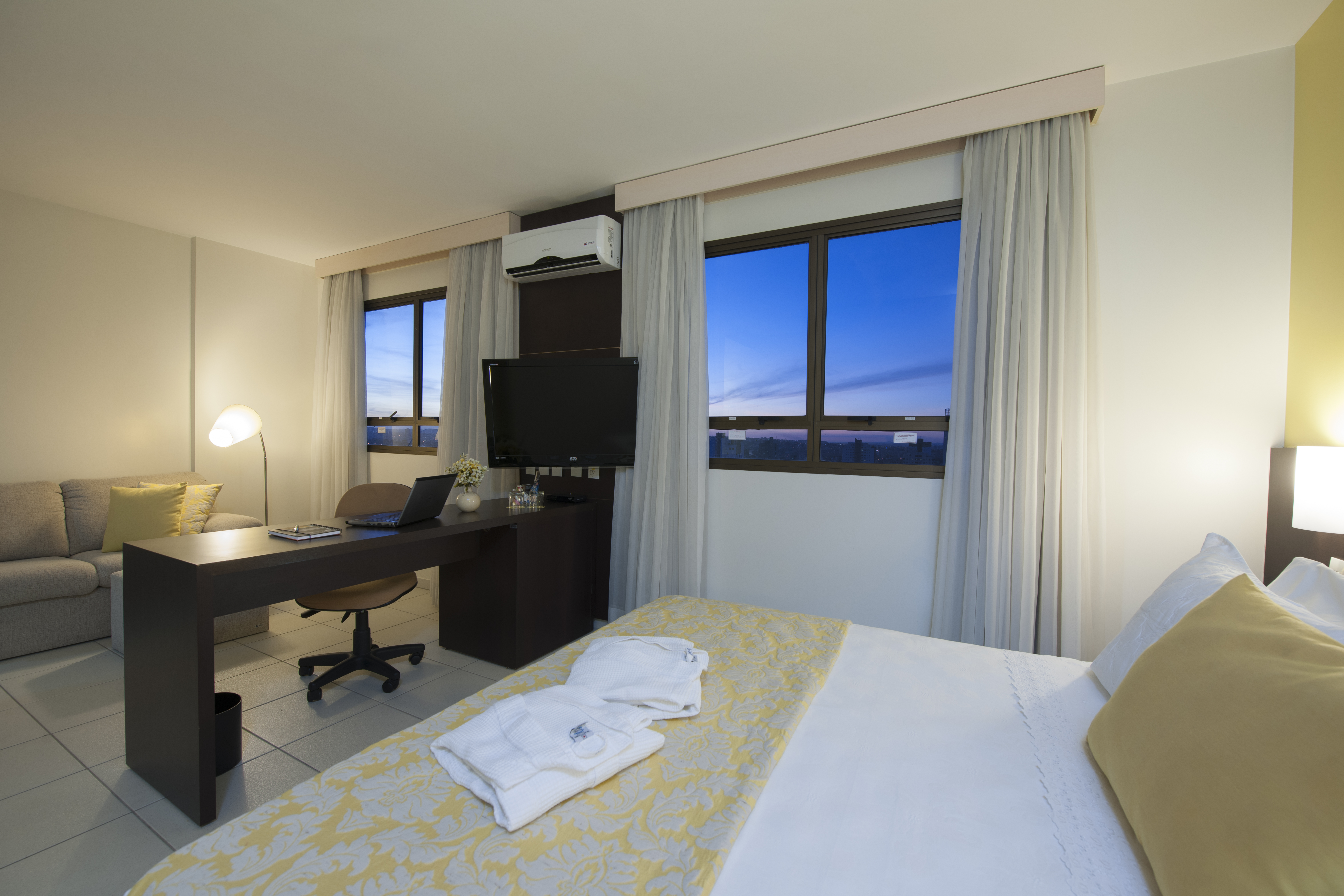 Suite Queen Size Bed