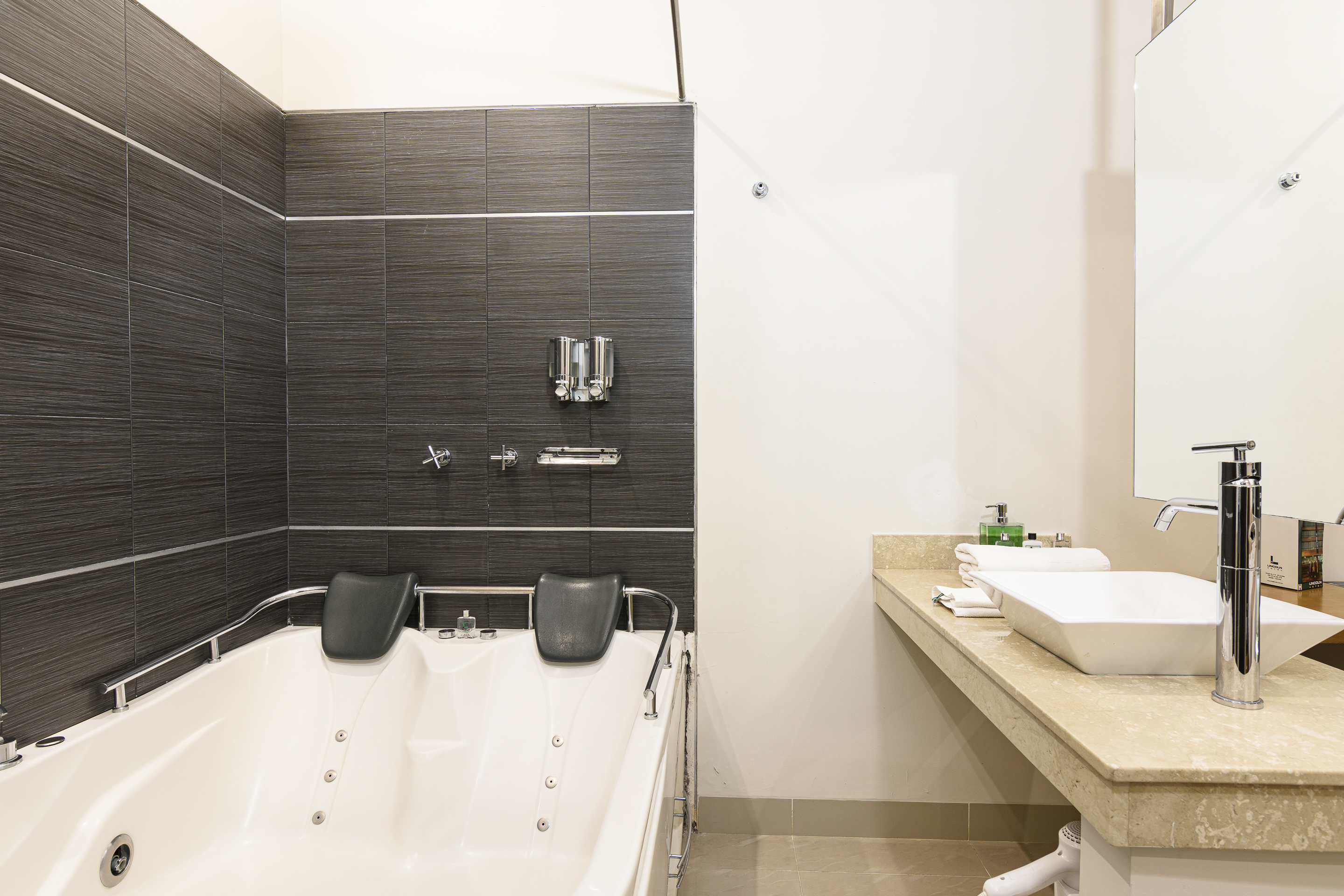 Junior Suite Capacity 1