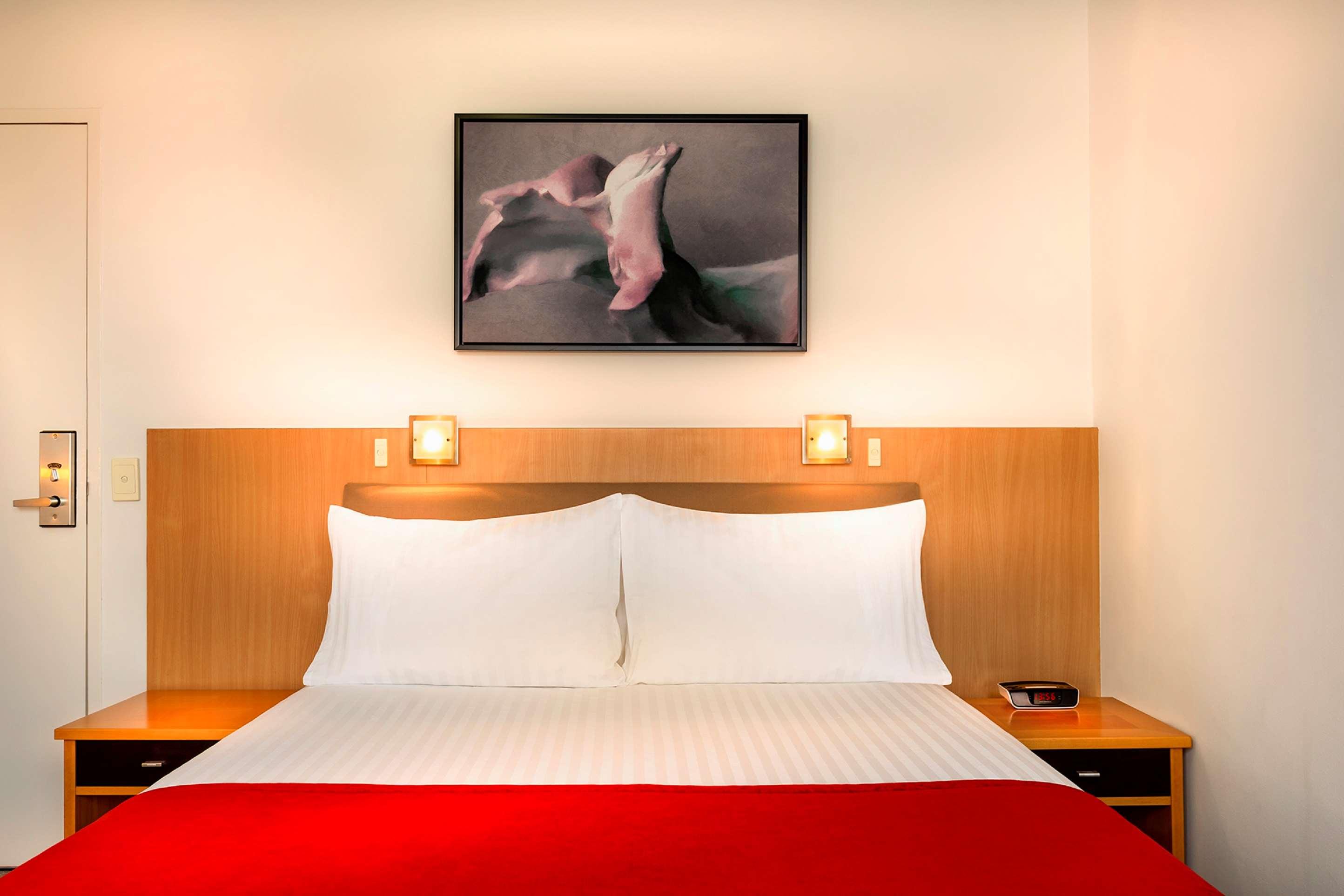 Double Deluxe Queen Bed