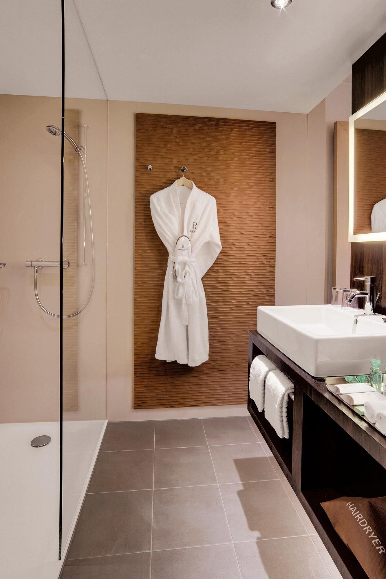 Double Club King Bed