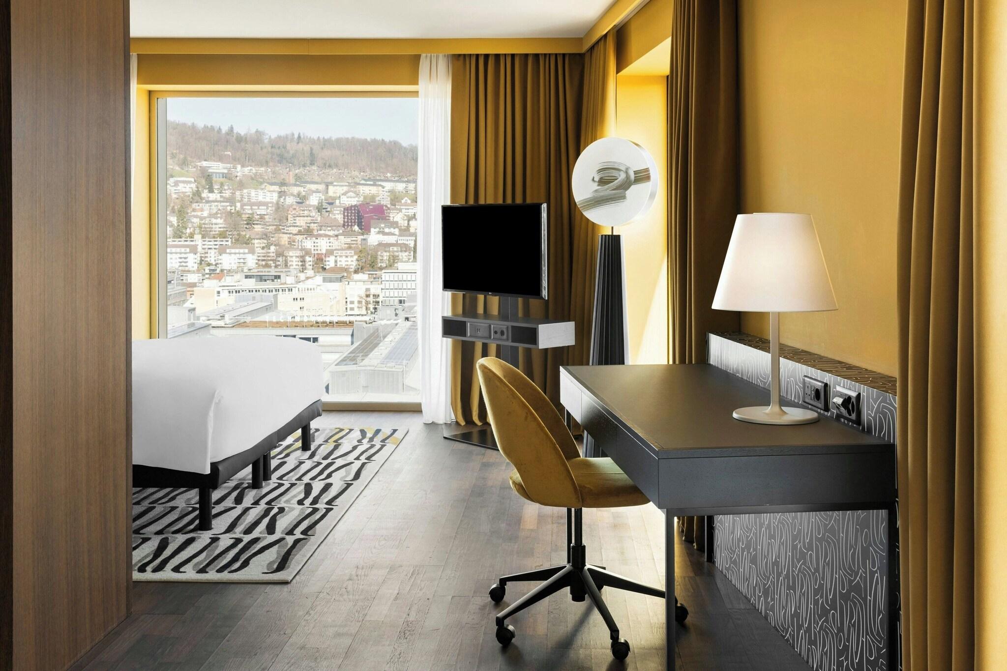 Suite King Size Bed