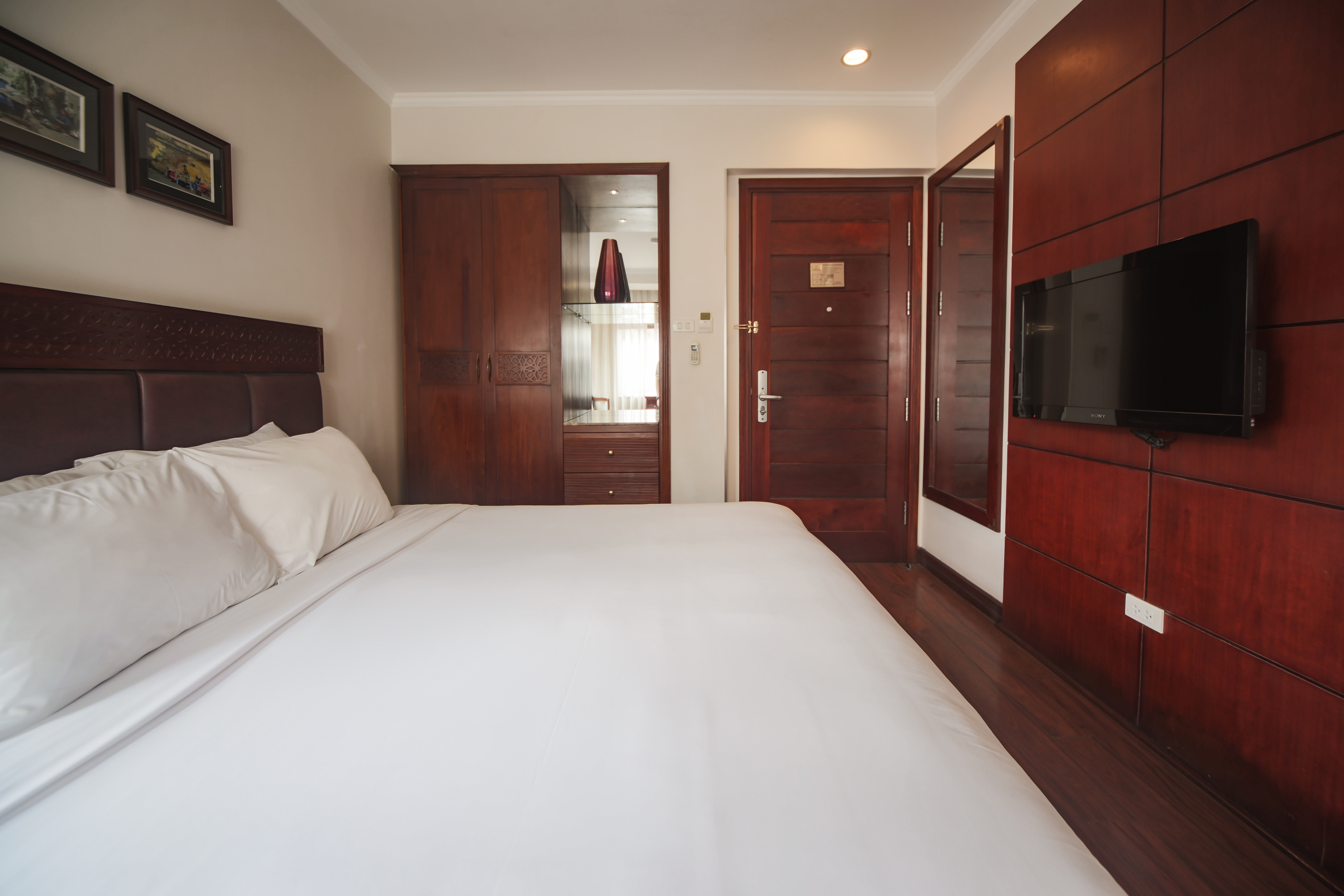 Double Deluxe One Bed