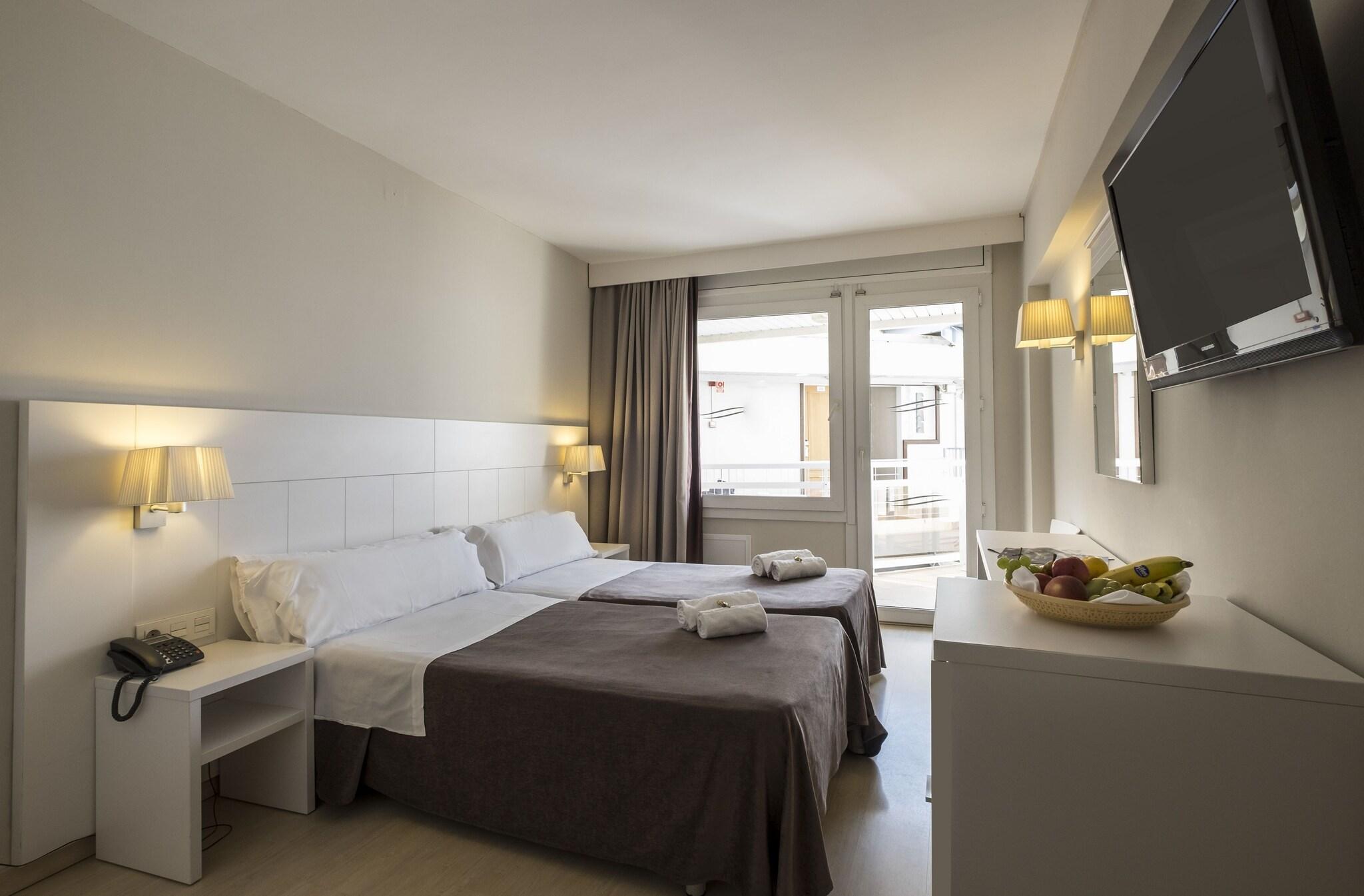 Twin Partial Sea View