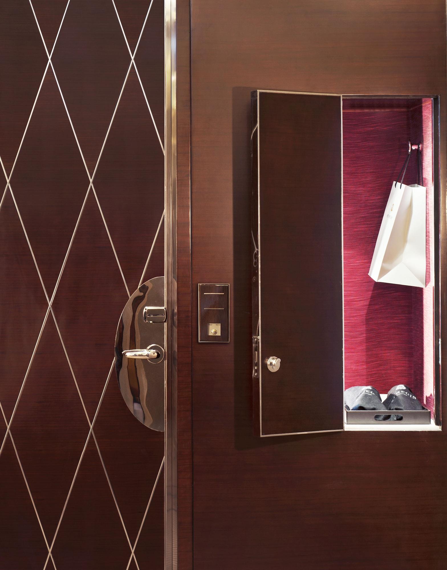 Double City View King Bed