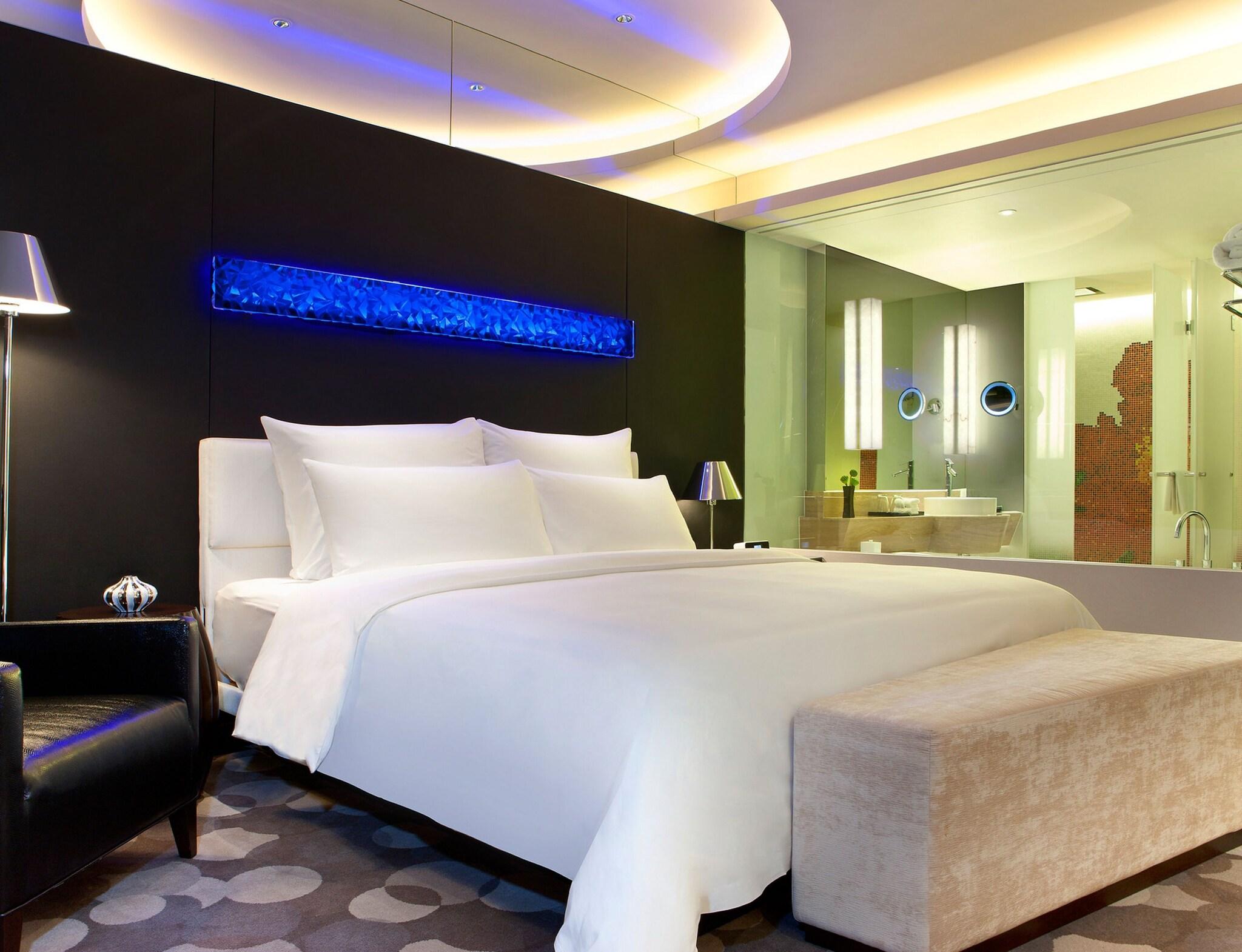 Suite Deluxe King Bed