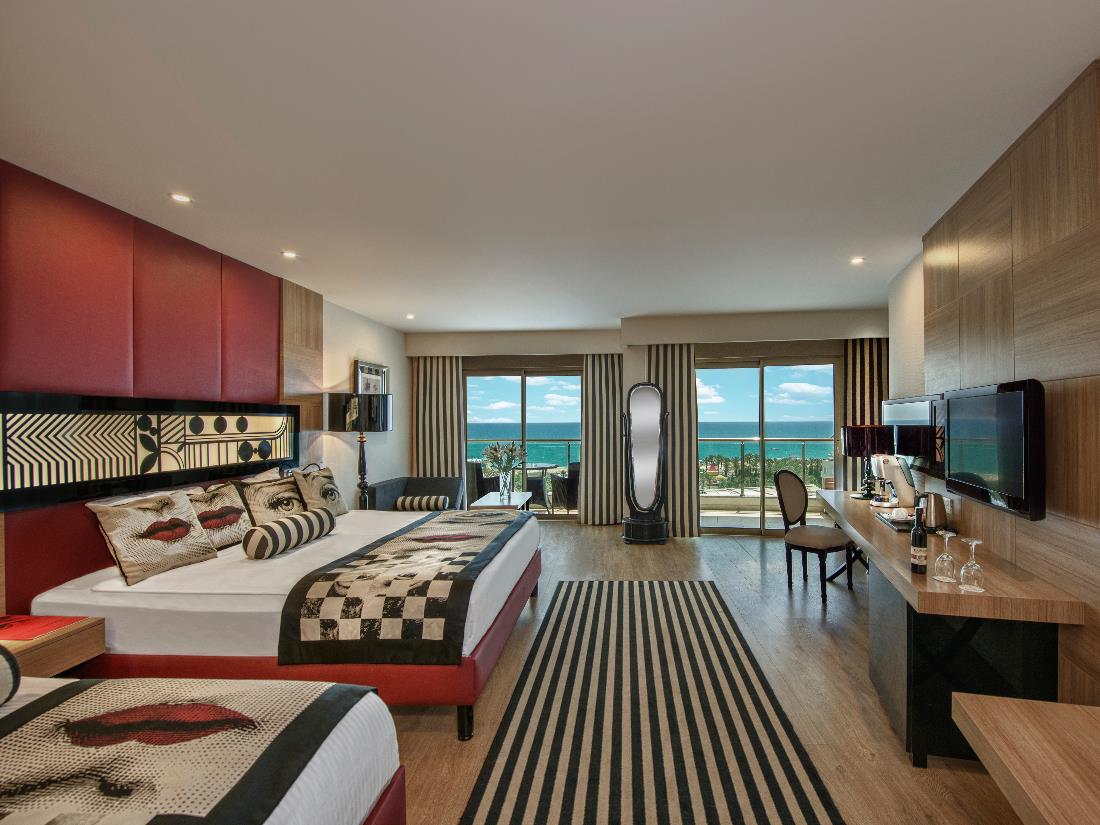 Junior Suite Side Sea View