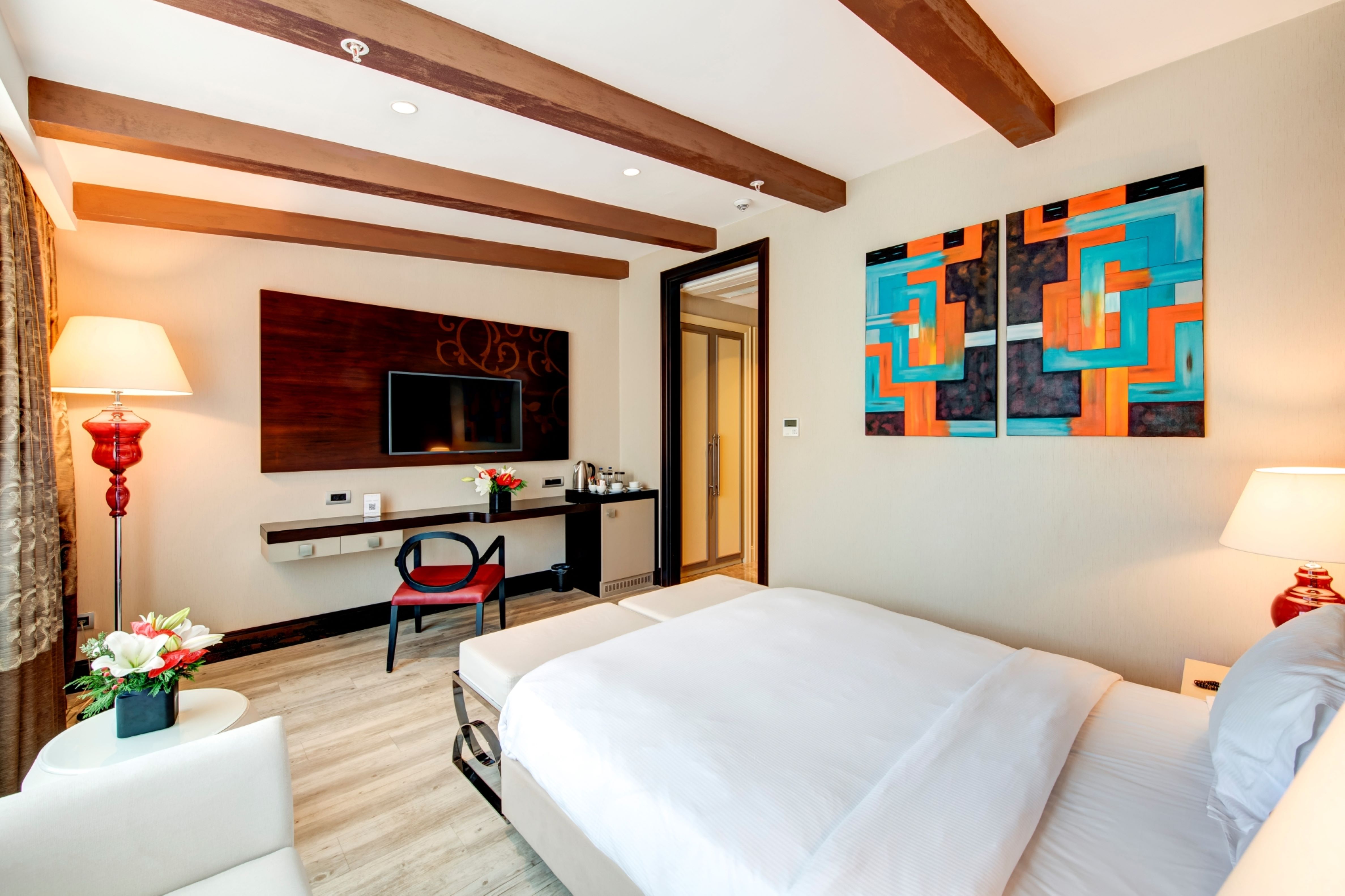 Double Deluxe King Bed