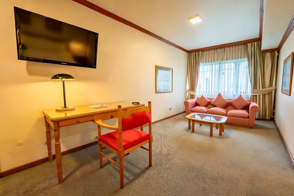 Double Single Executive