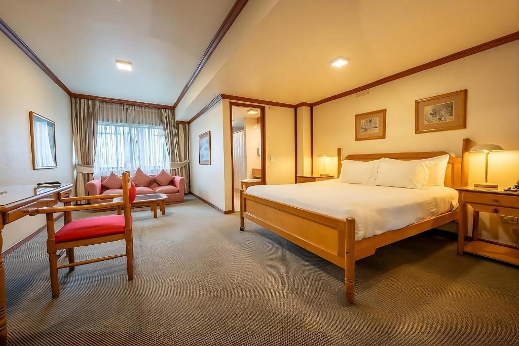 Double Single Executive