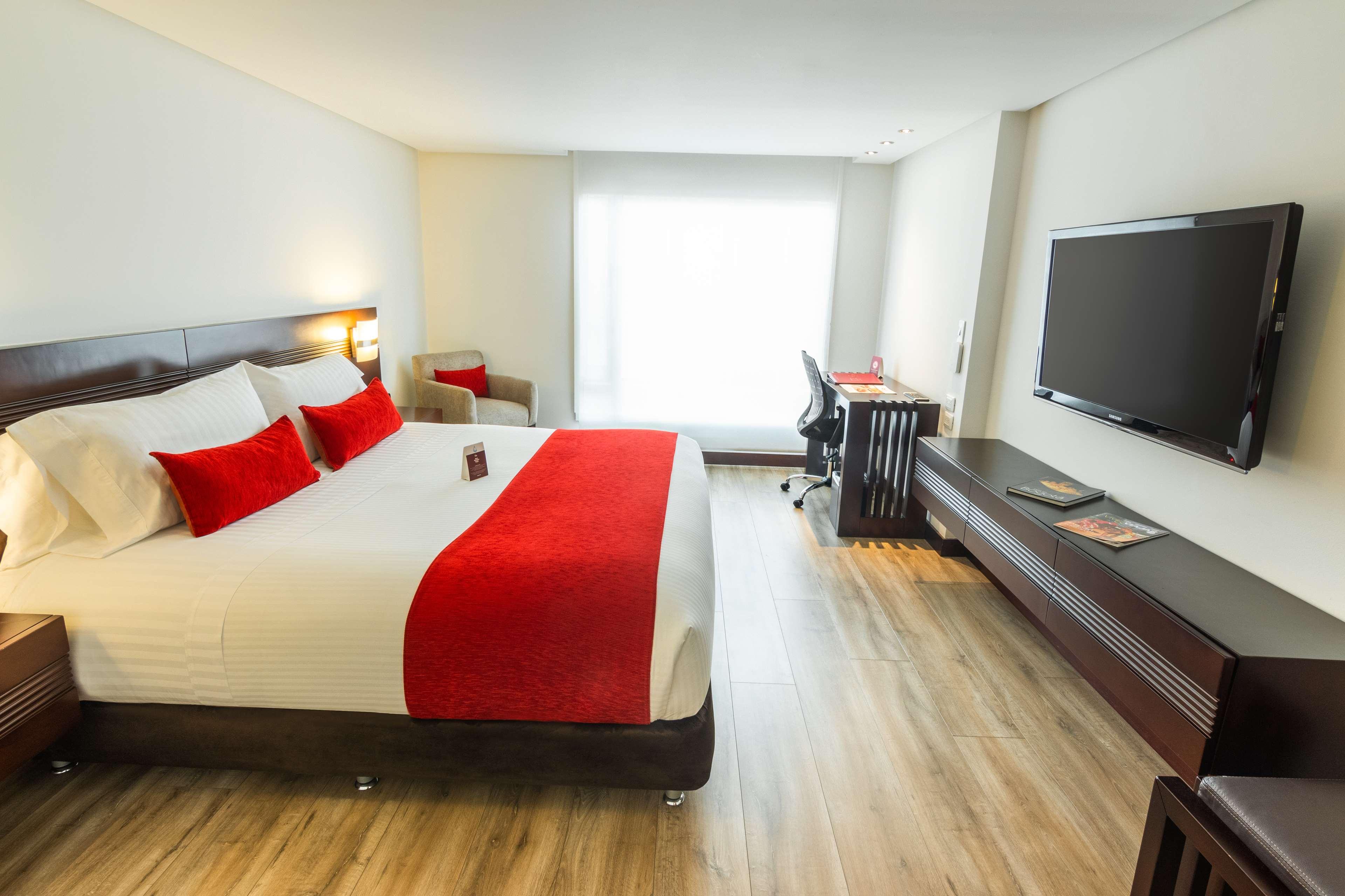 Room King Size Bed