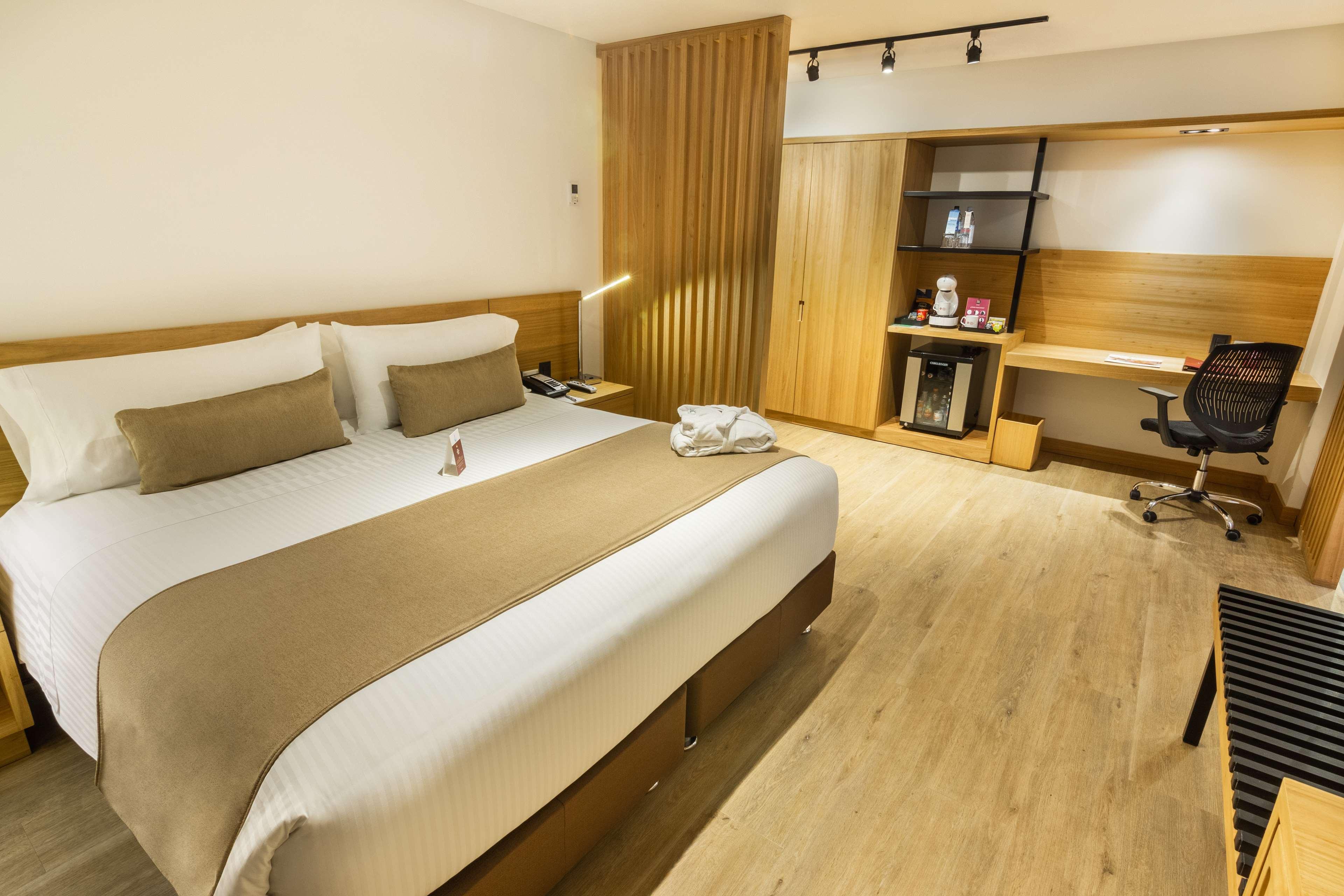 Suite King Size Bed