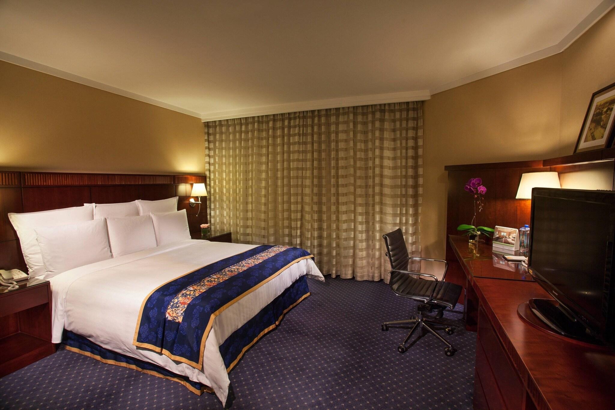 Double Deluxe King Bed