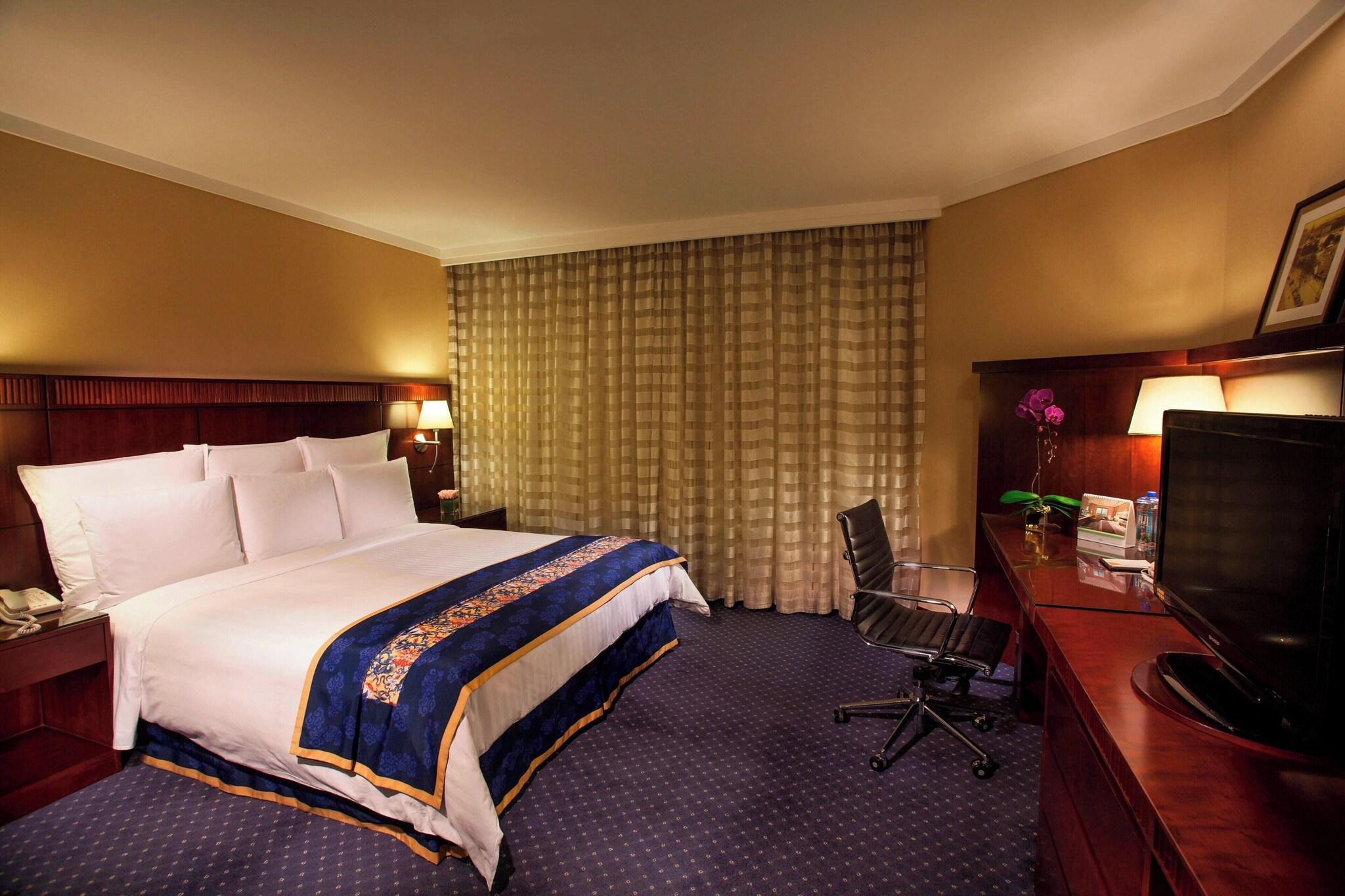 Double Deluxe King Bed