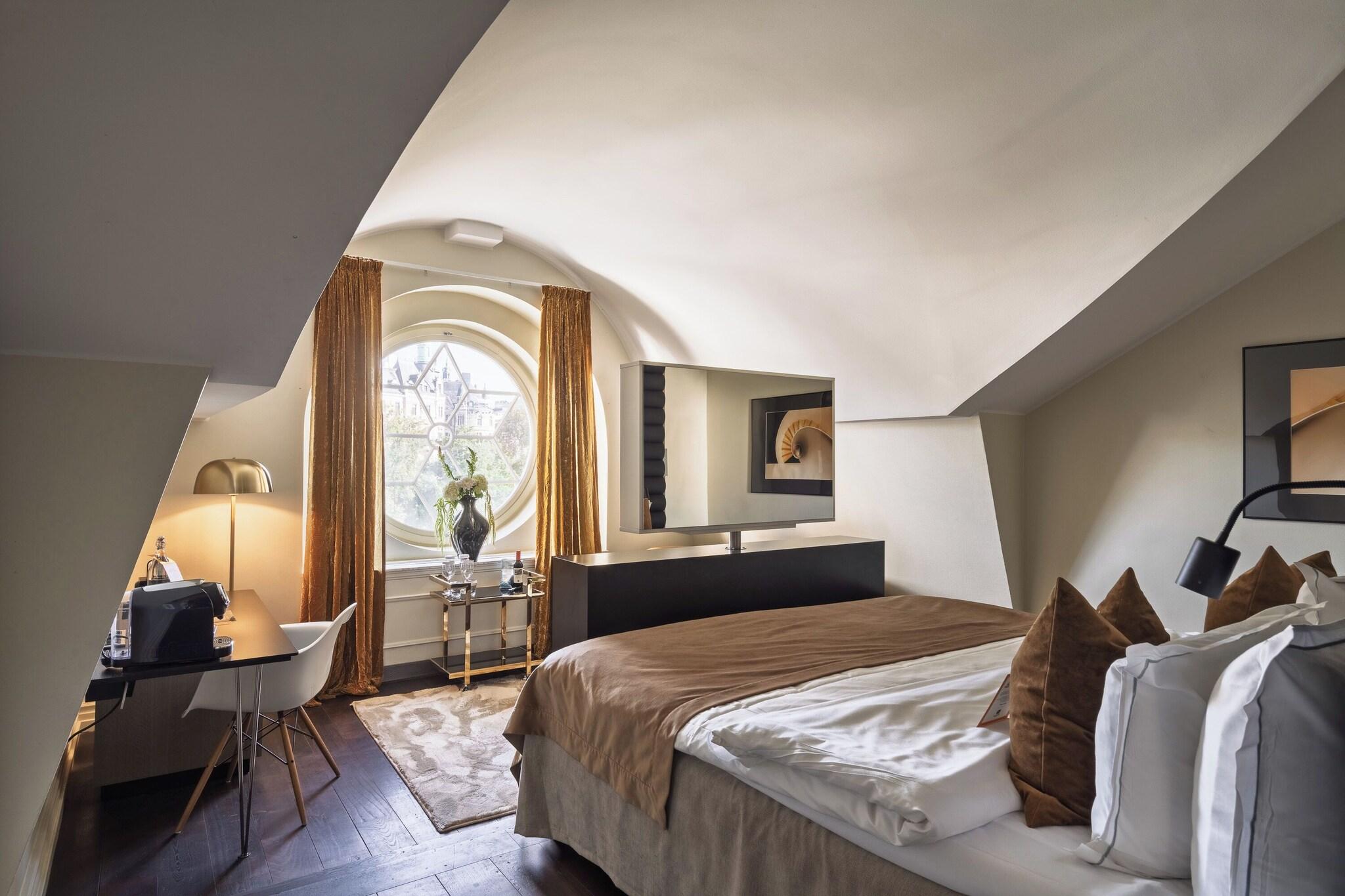 Double Deluxe King Bed