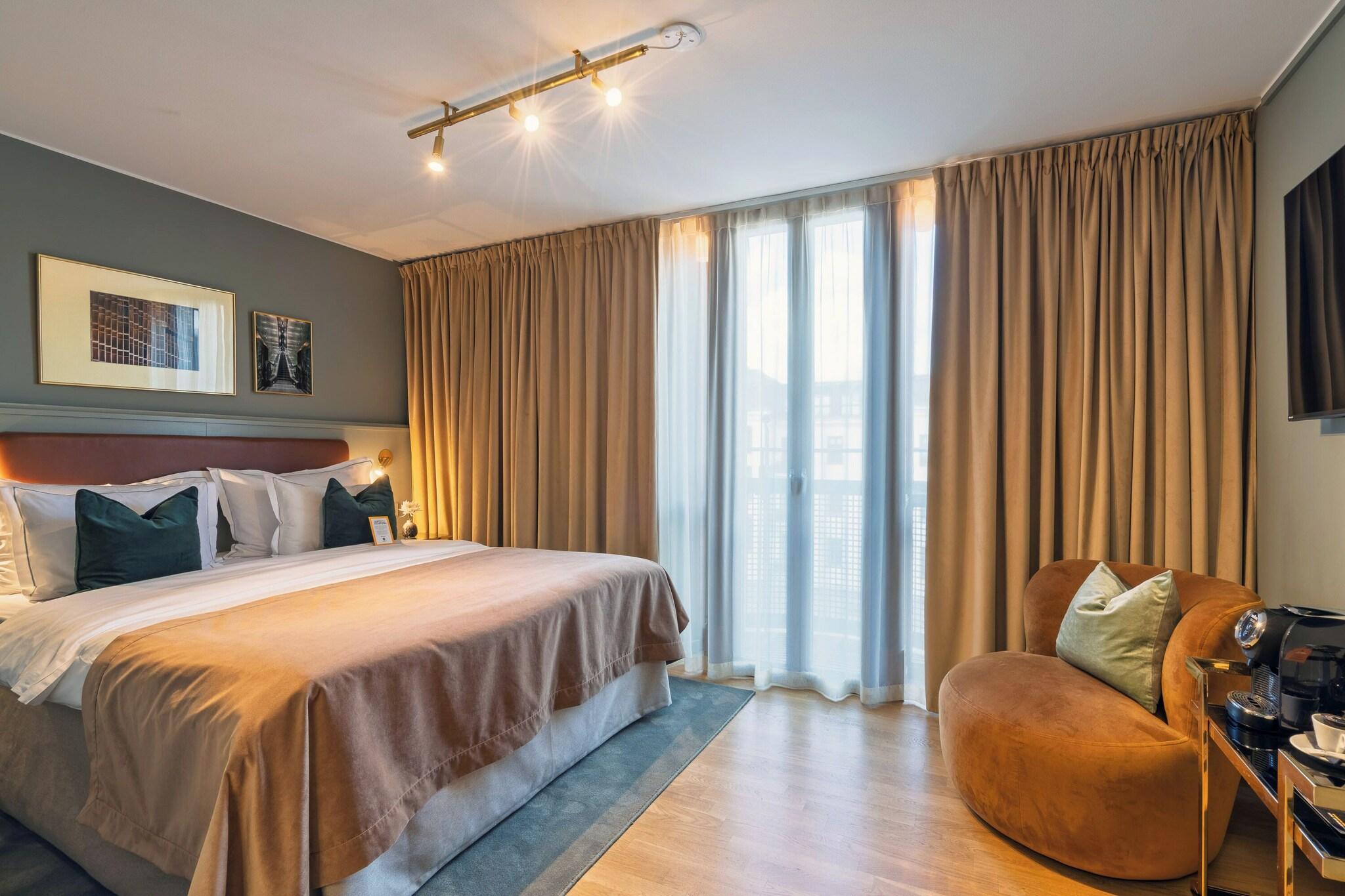 Double Queen Size Bed