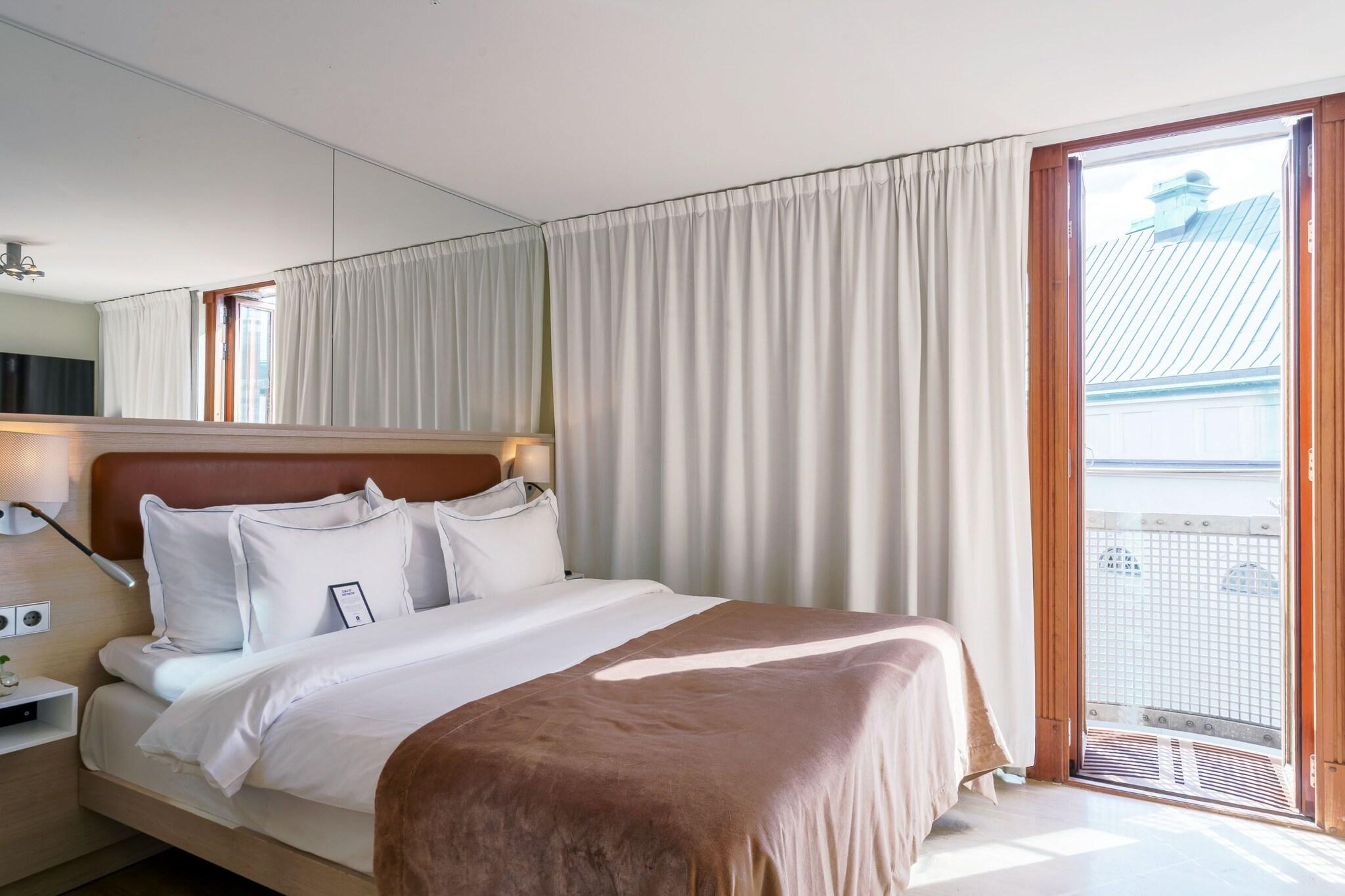 Double Queen Size Bed