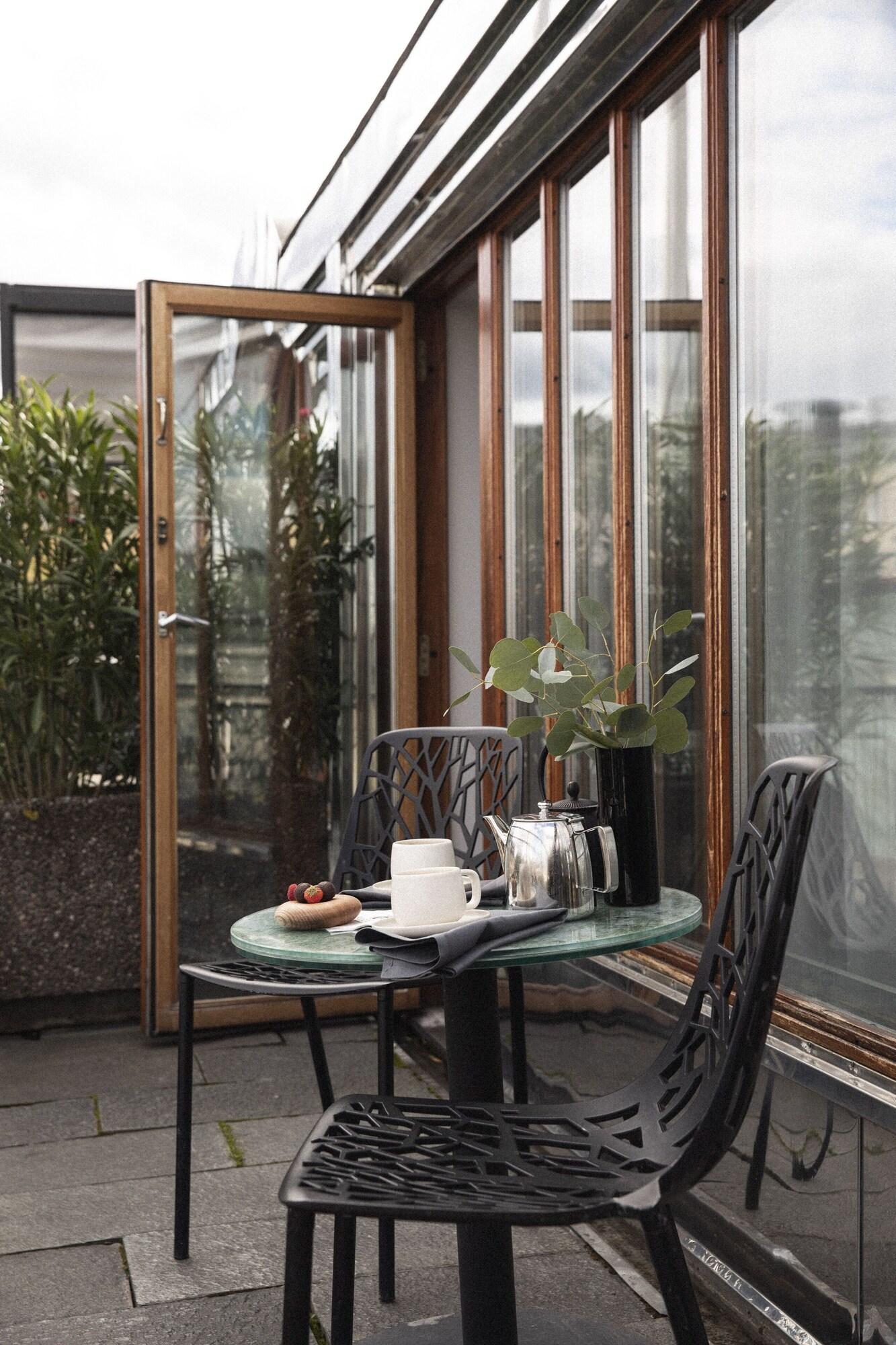 Double Deluxe King Bed