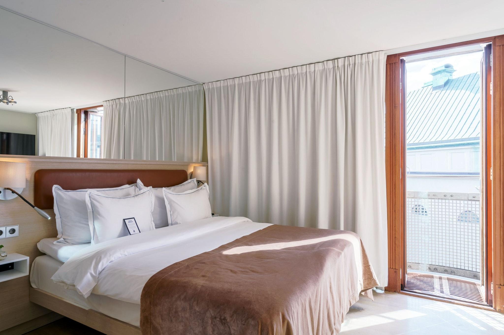 Double Queen Size Bed