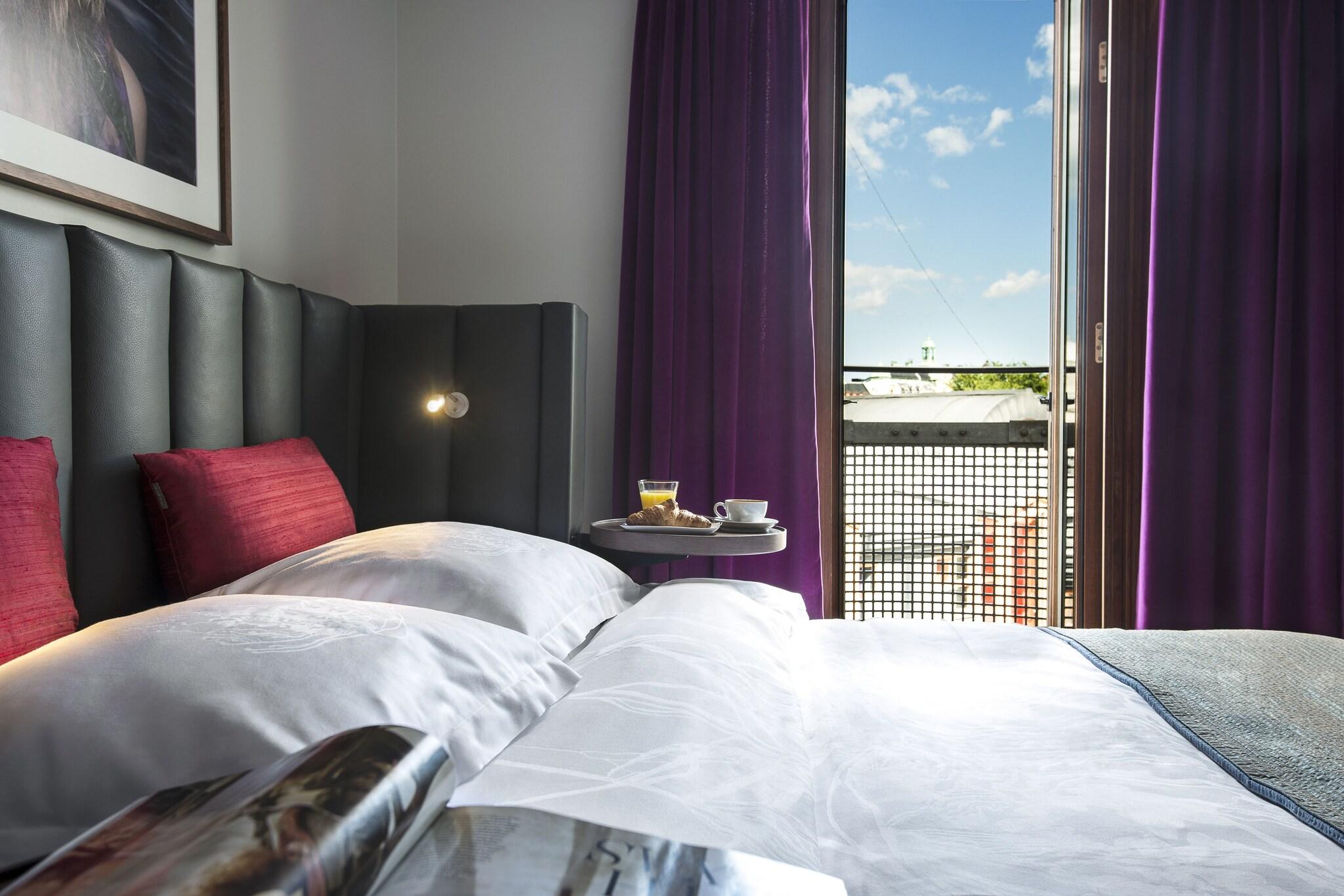 Double Queen Size Bed