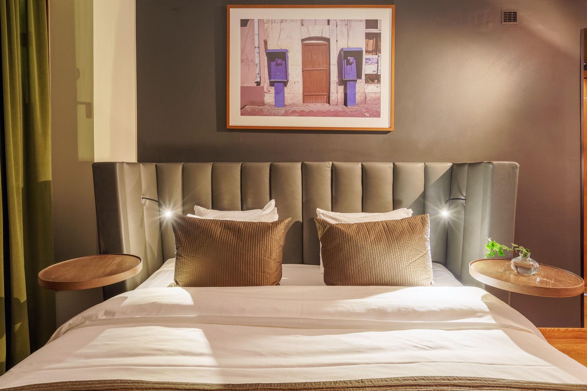 Double Queen Size Bed