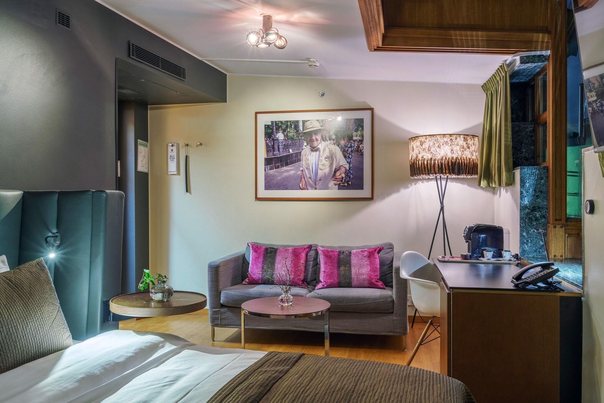 Double Queen Size Bed