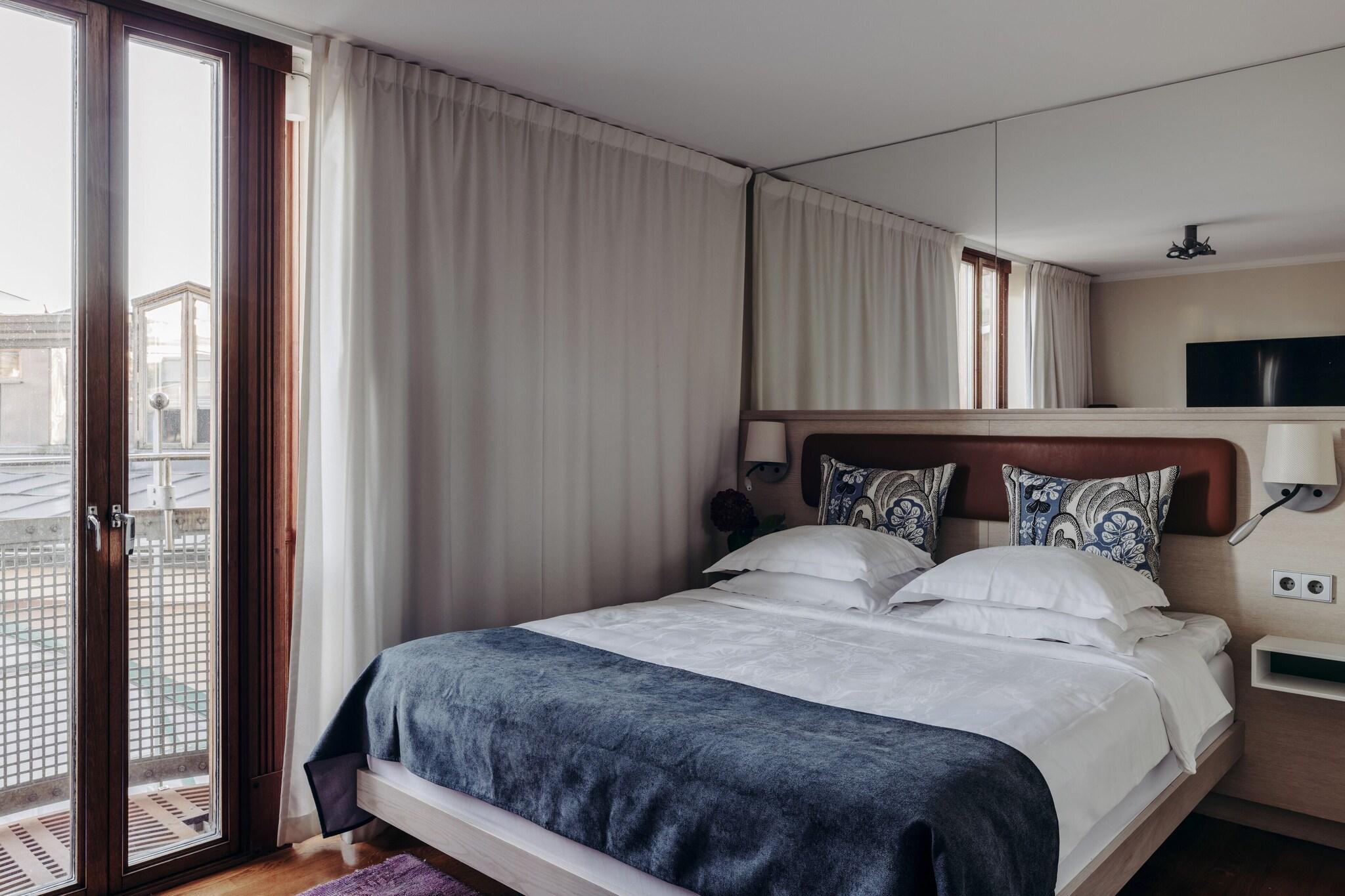 Double Queen Size Bed