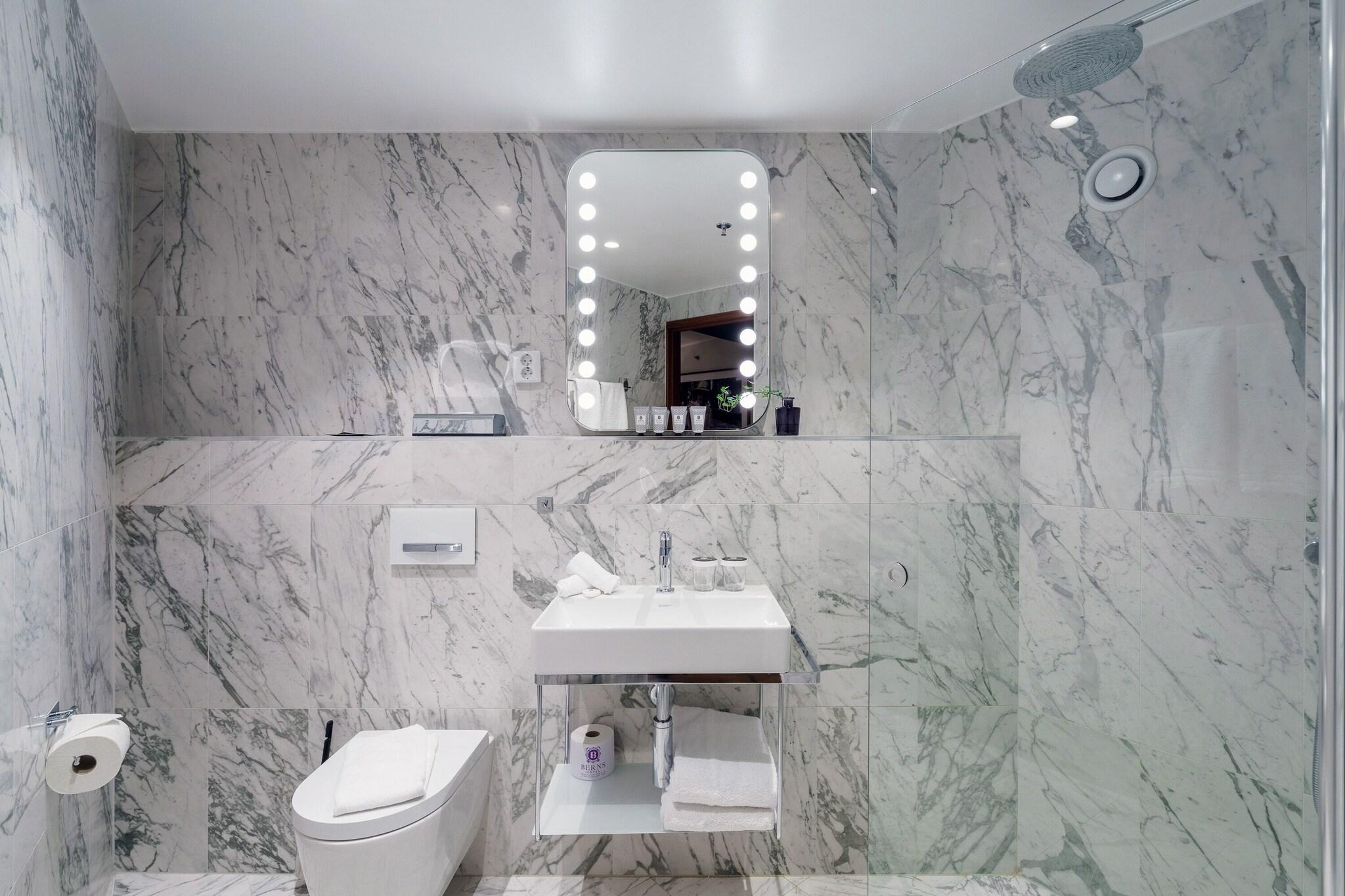 Double Queen Size Bed