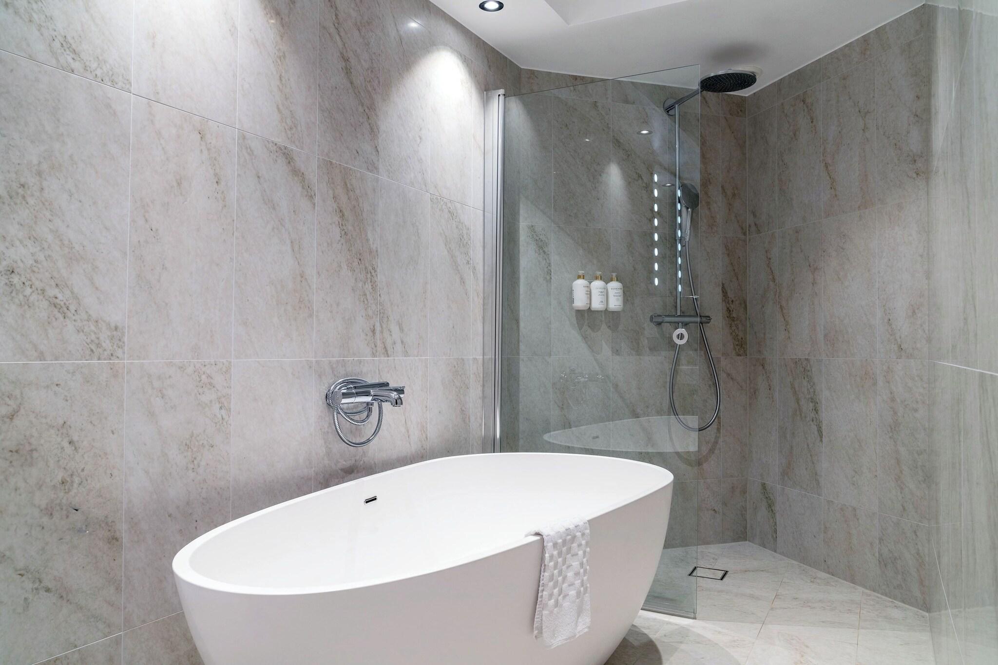 Double Deluxe King Bed