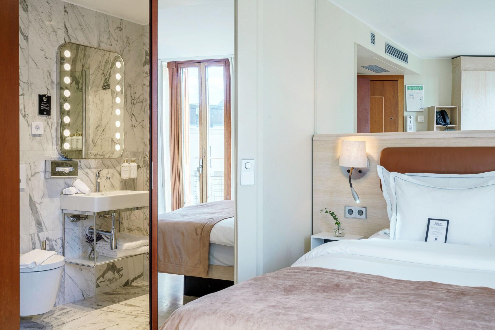 Double Queen Size Bed