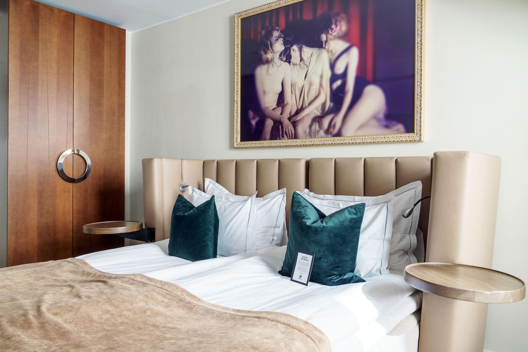 Double Superior King Bed