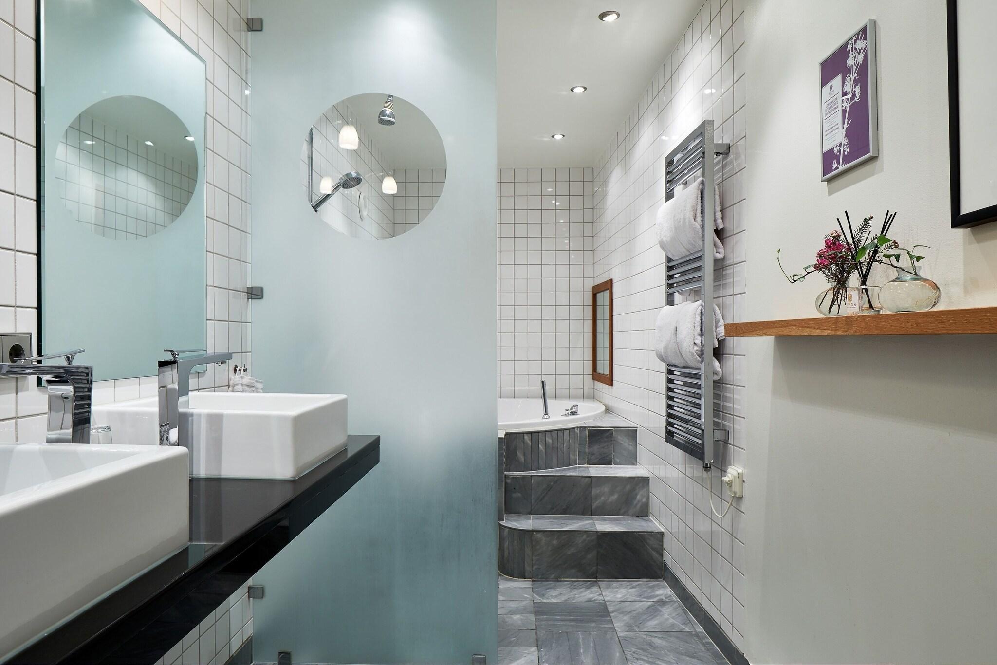 Junior Suite King Size Bed