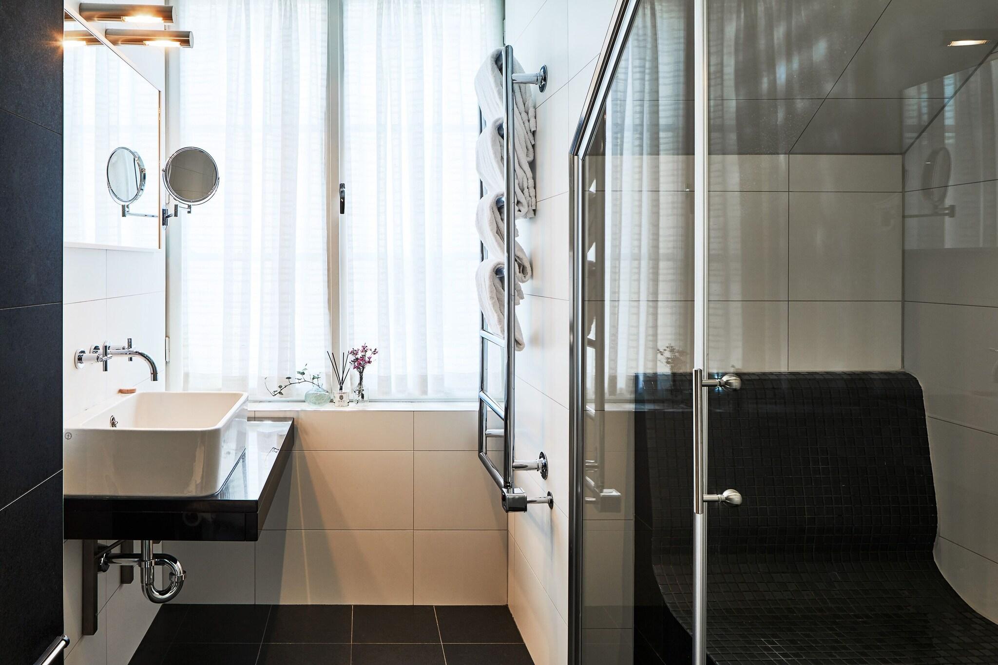 Double Deluxe King Bed