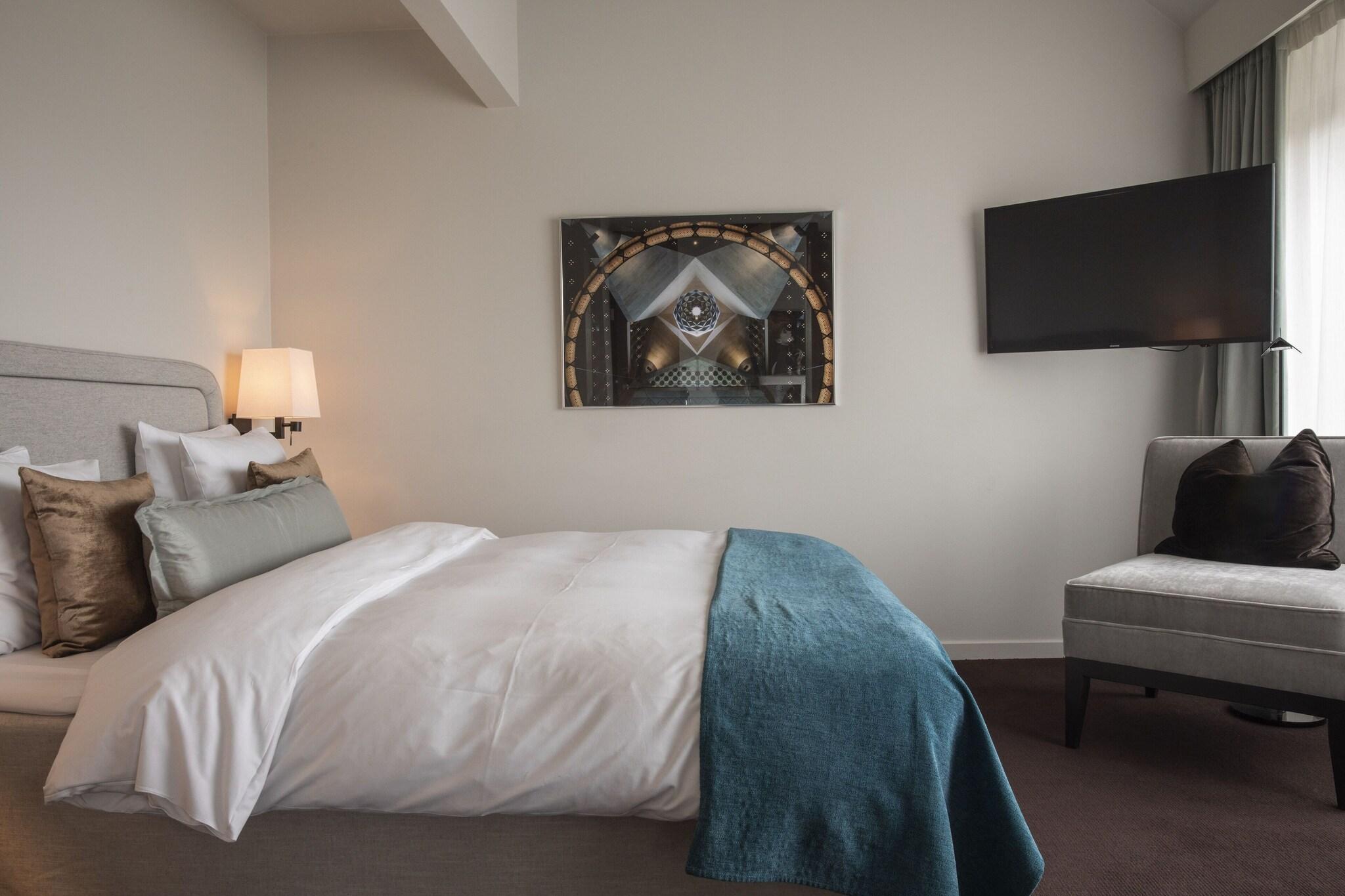 Double Deluxe King Bed