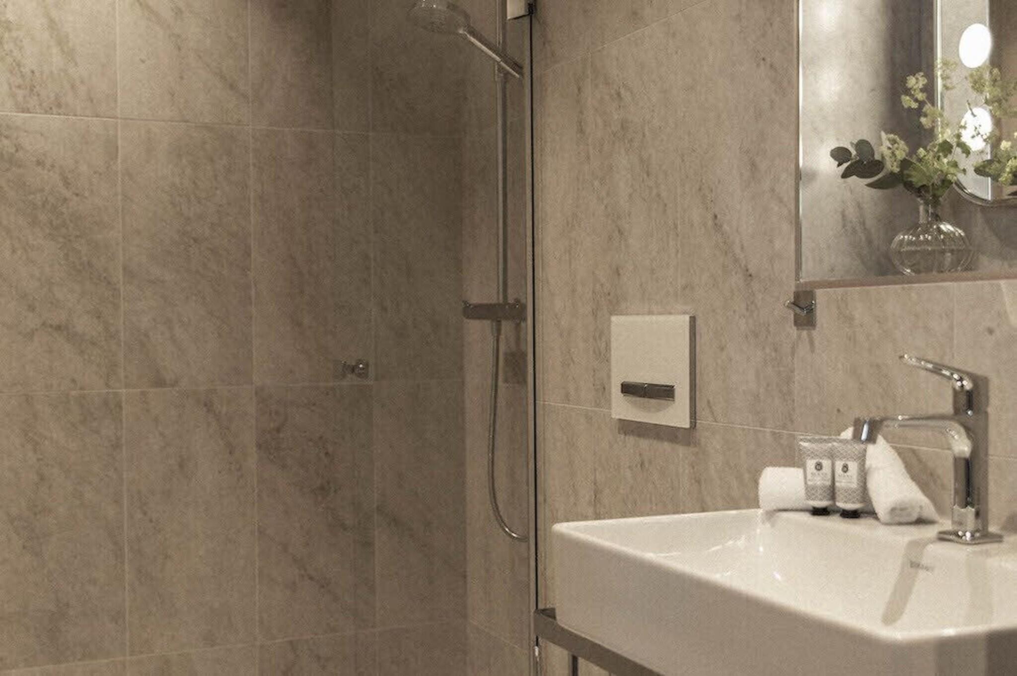 Double Deluxe King Bed