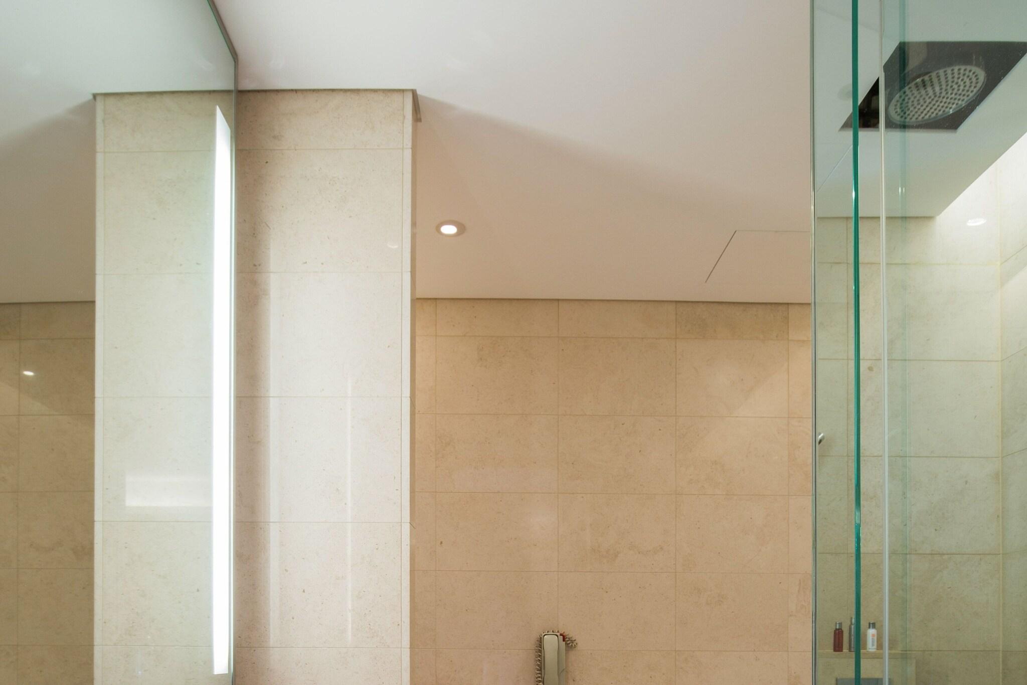 Suite City View King Bed