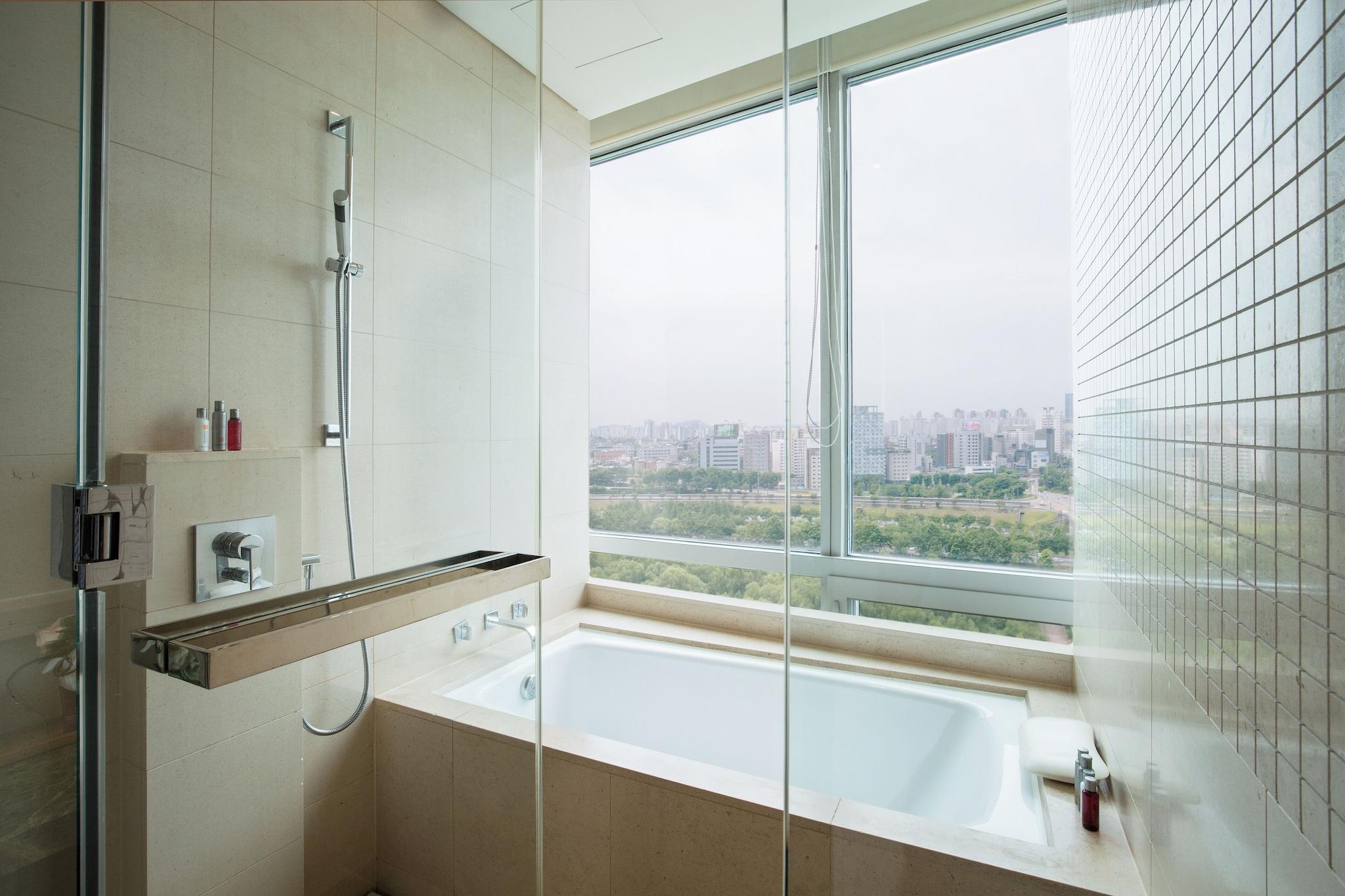 Suite Executive City View