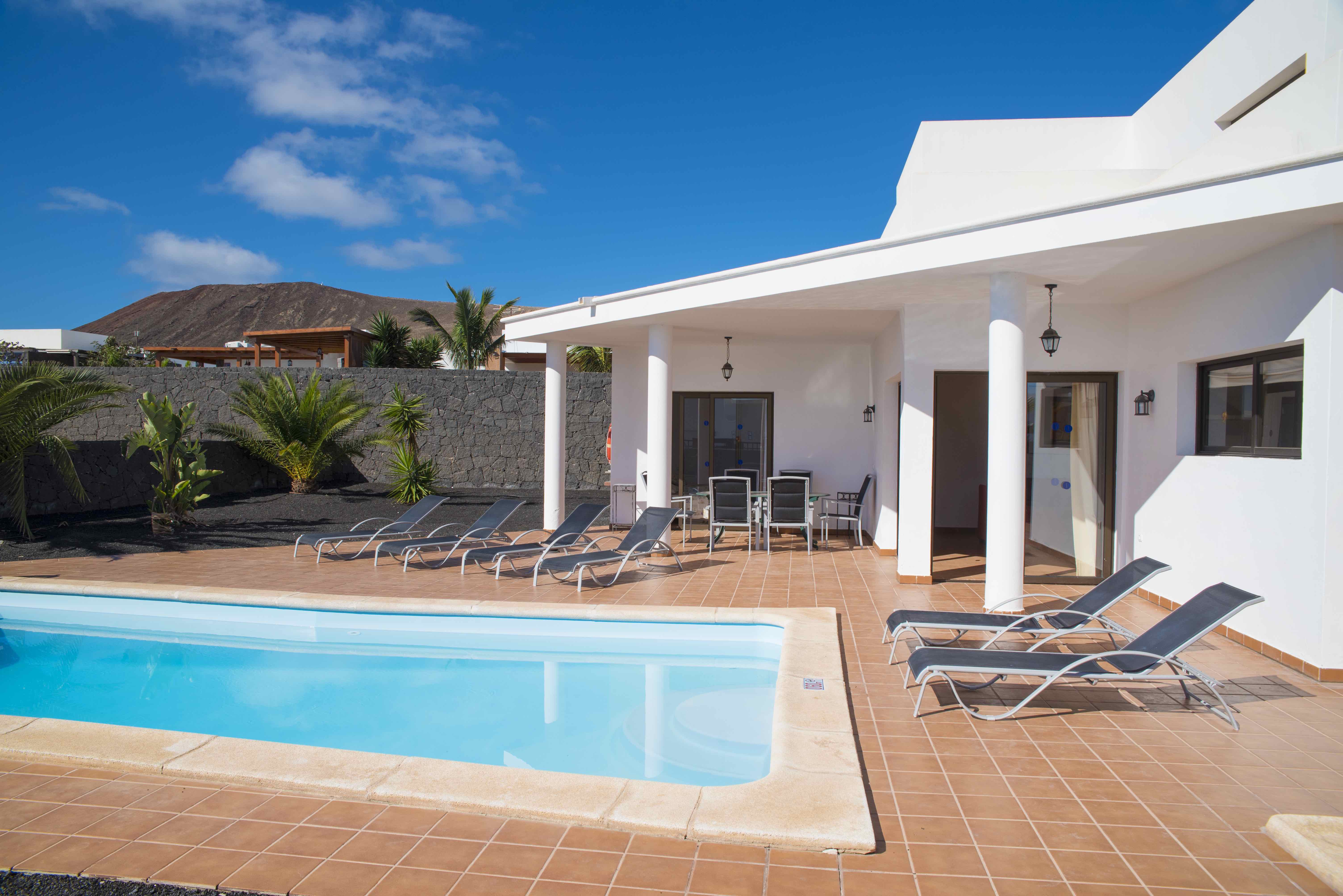 Villa Capacity 8 Four Bedrooms