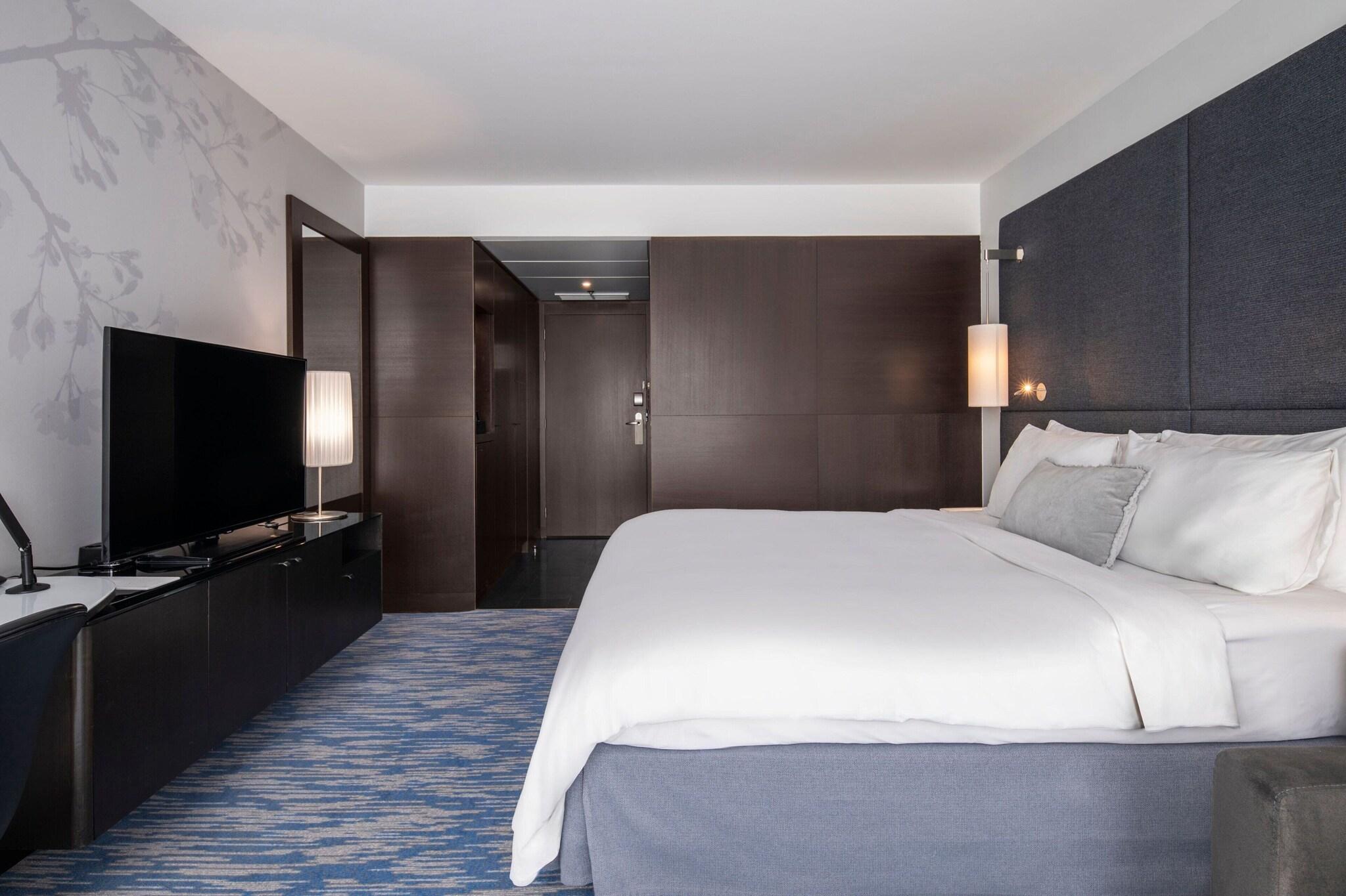 Double City View King Bed