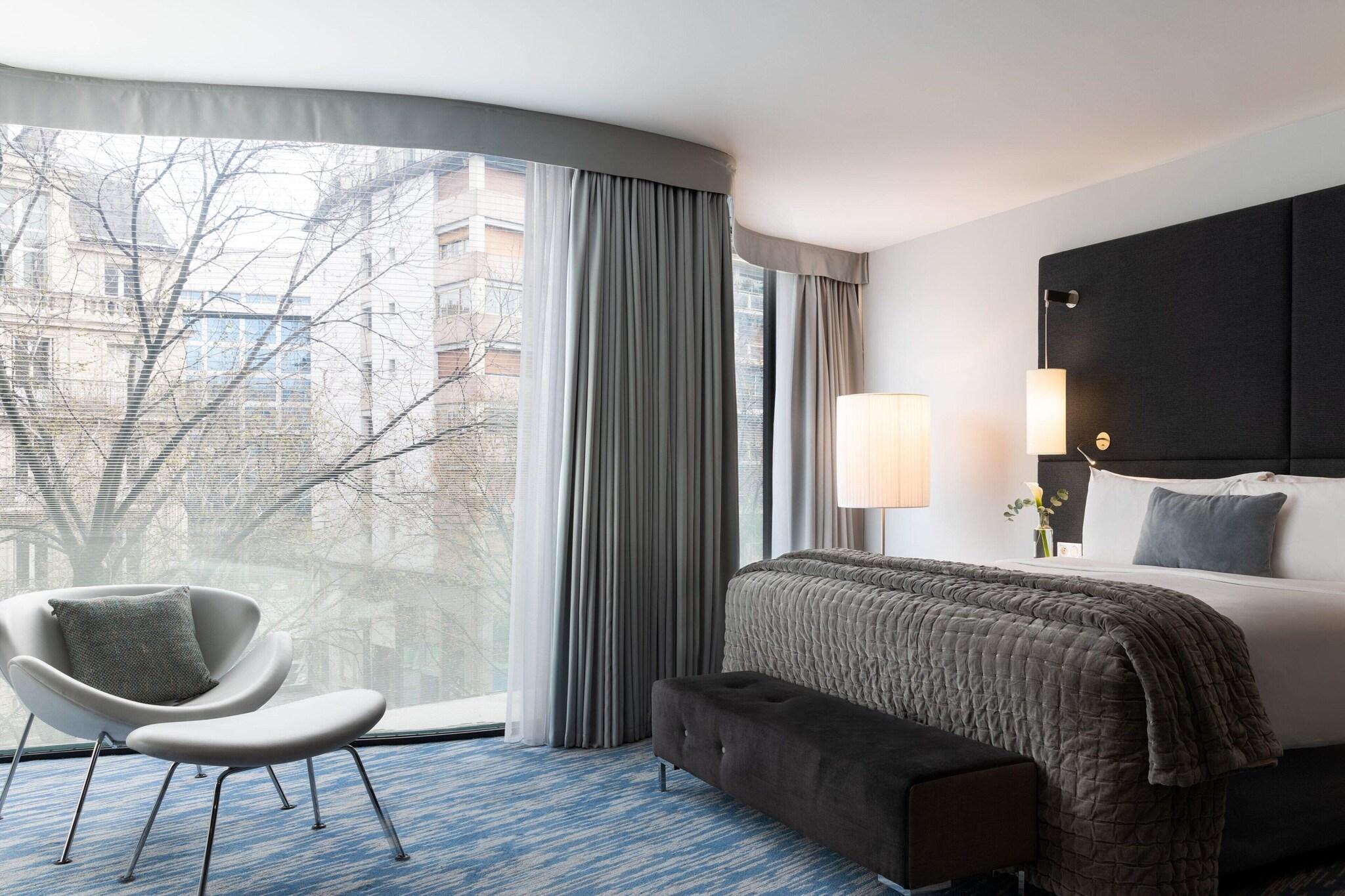 Double City View King Bed