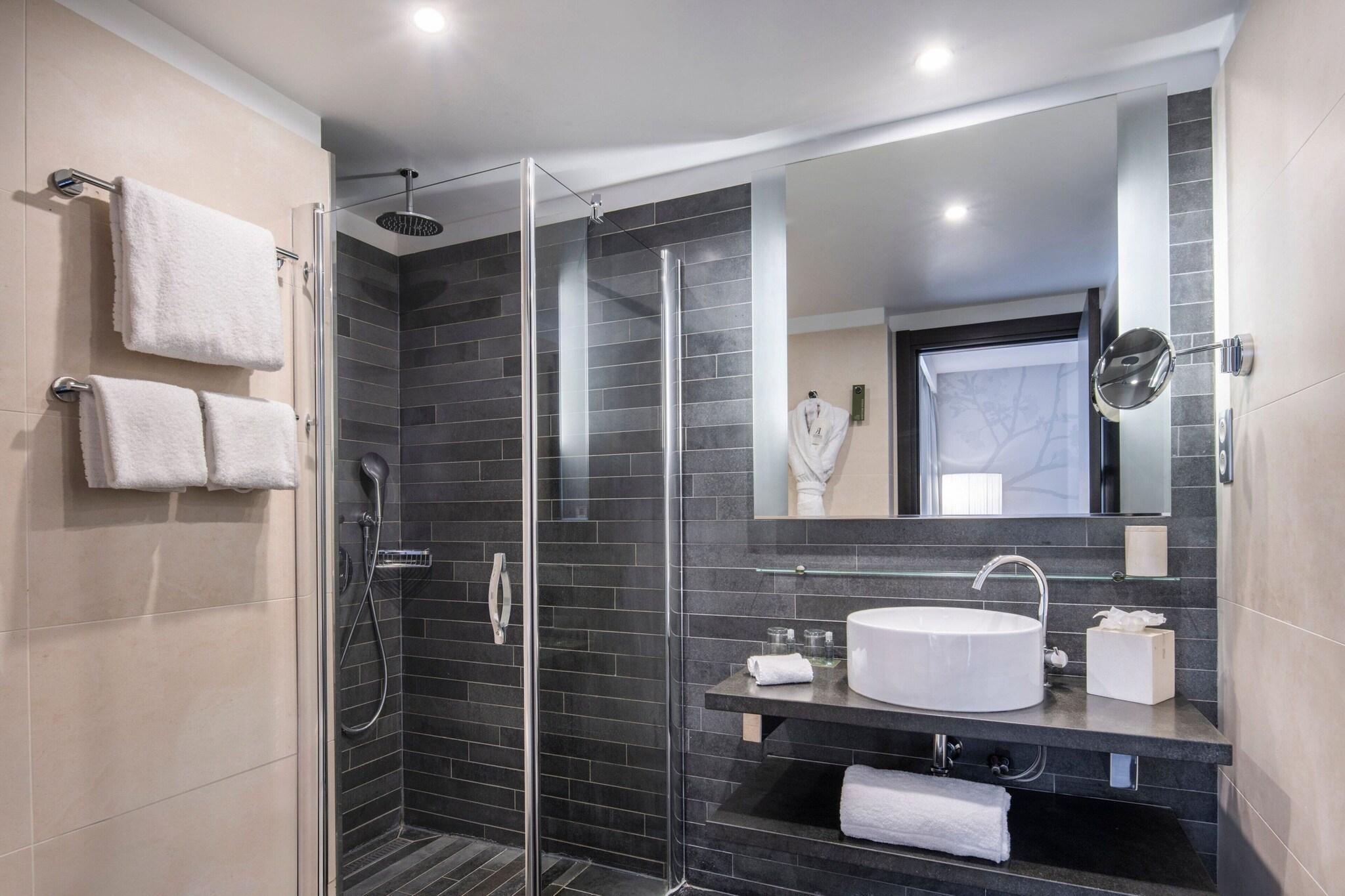 Double City View King Bed
