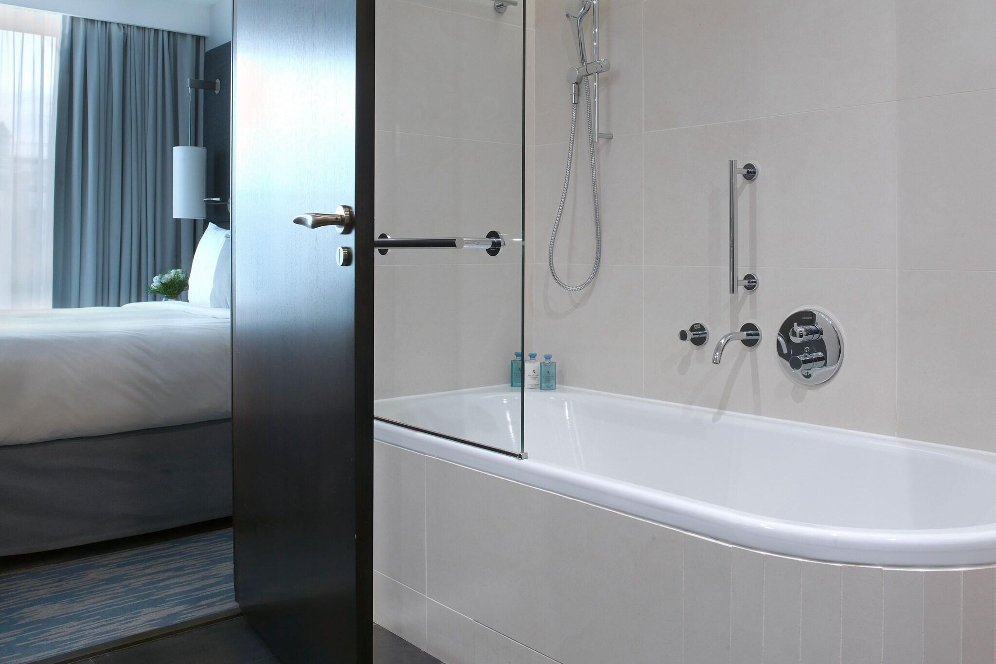 Double City View King Bed