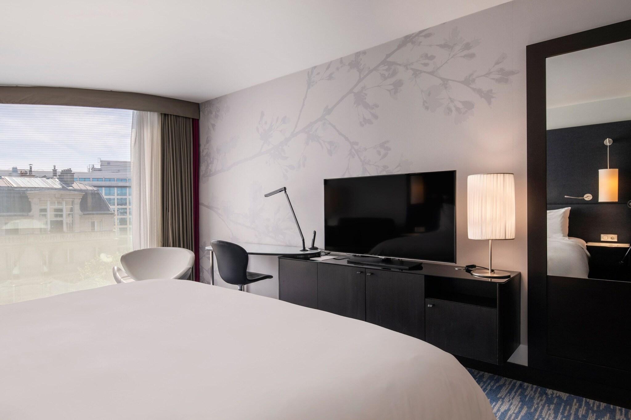 Double City View King Bed