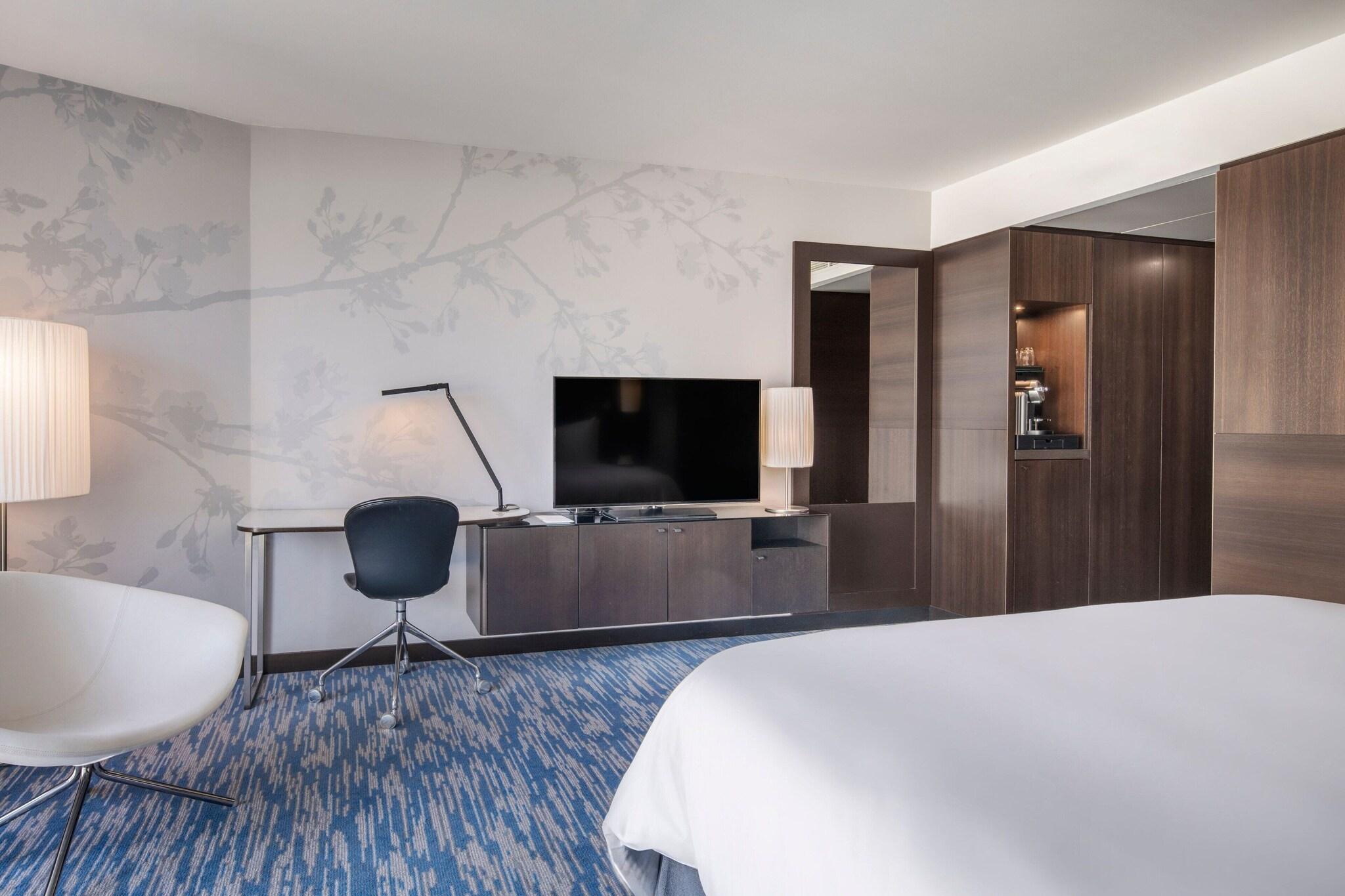 Double City View King Bed