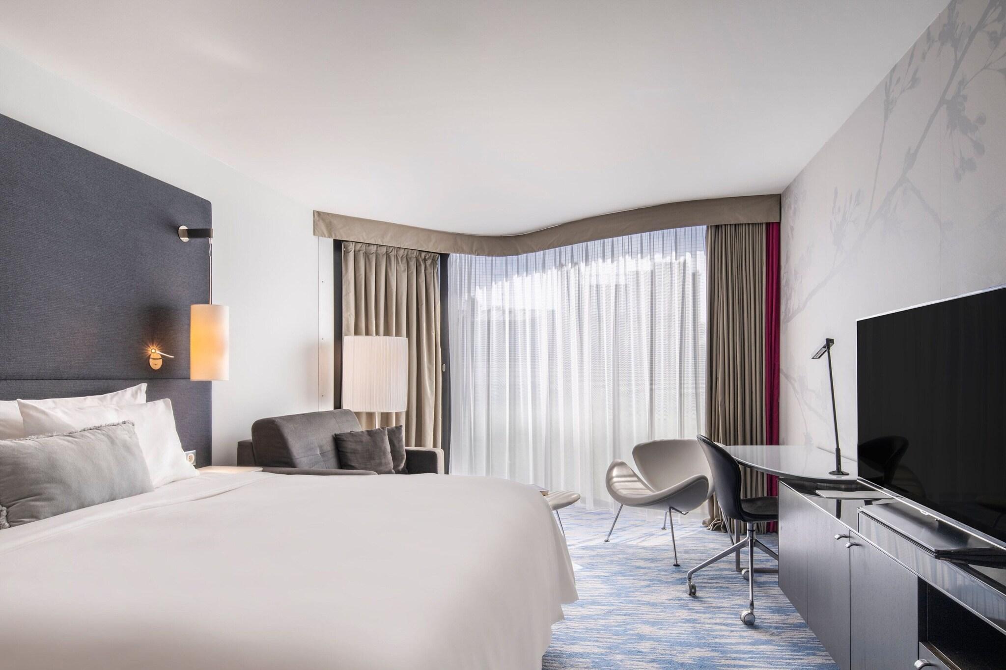 Double City View King Bed